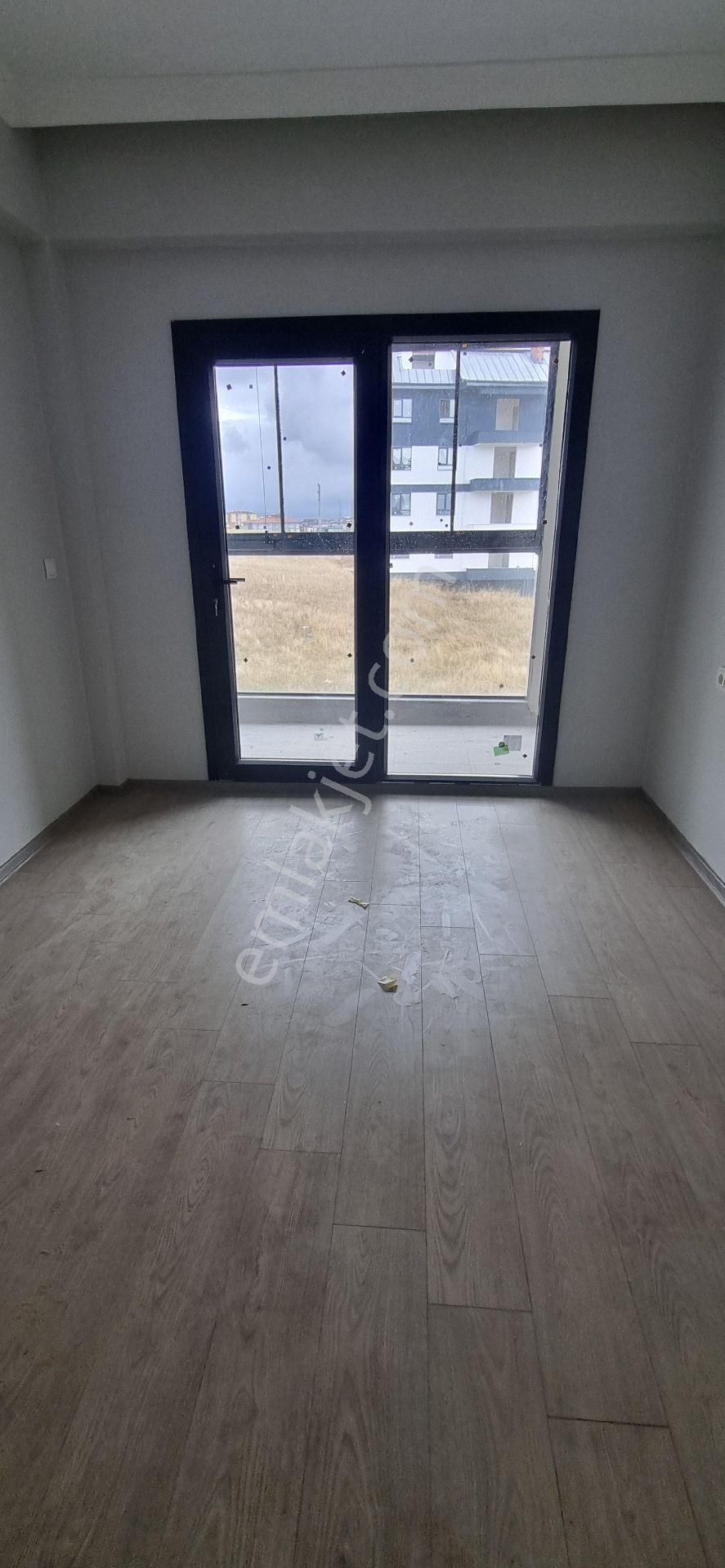 Atatürk Mahallesinde Sıfır Ara Kat Daire Herşeyi Bitmiş Hemen Otur - Görsel 7