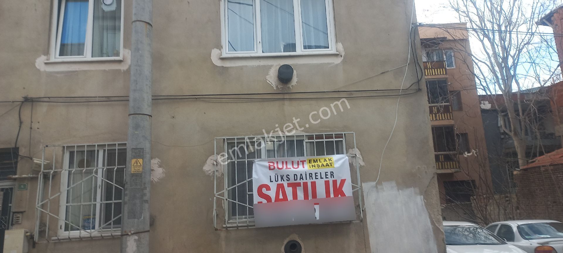 Bursa Osnangazi Kemerçeşmede 220 M2 Bina Satılıktır.