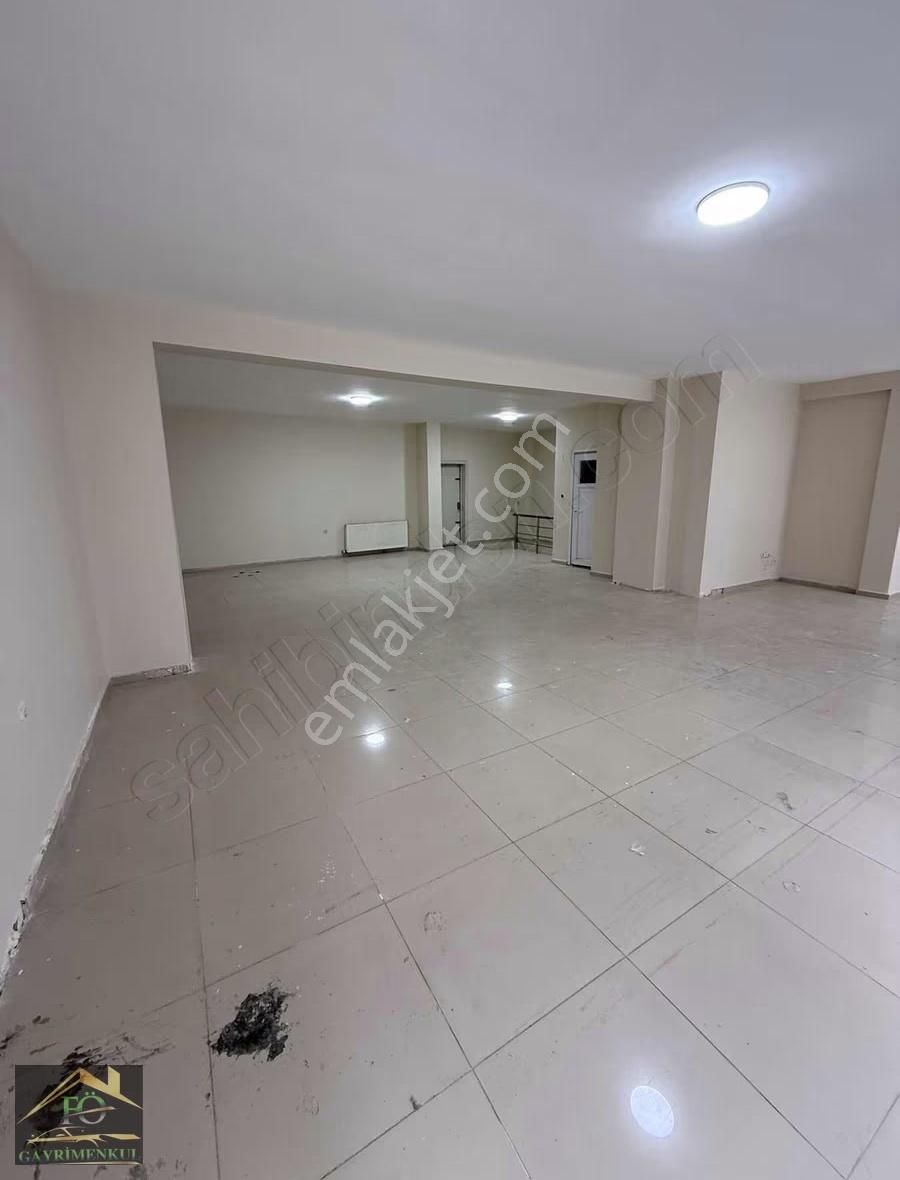 Samandıra Merkezde Cadde Üstü - Görsel 5