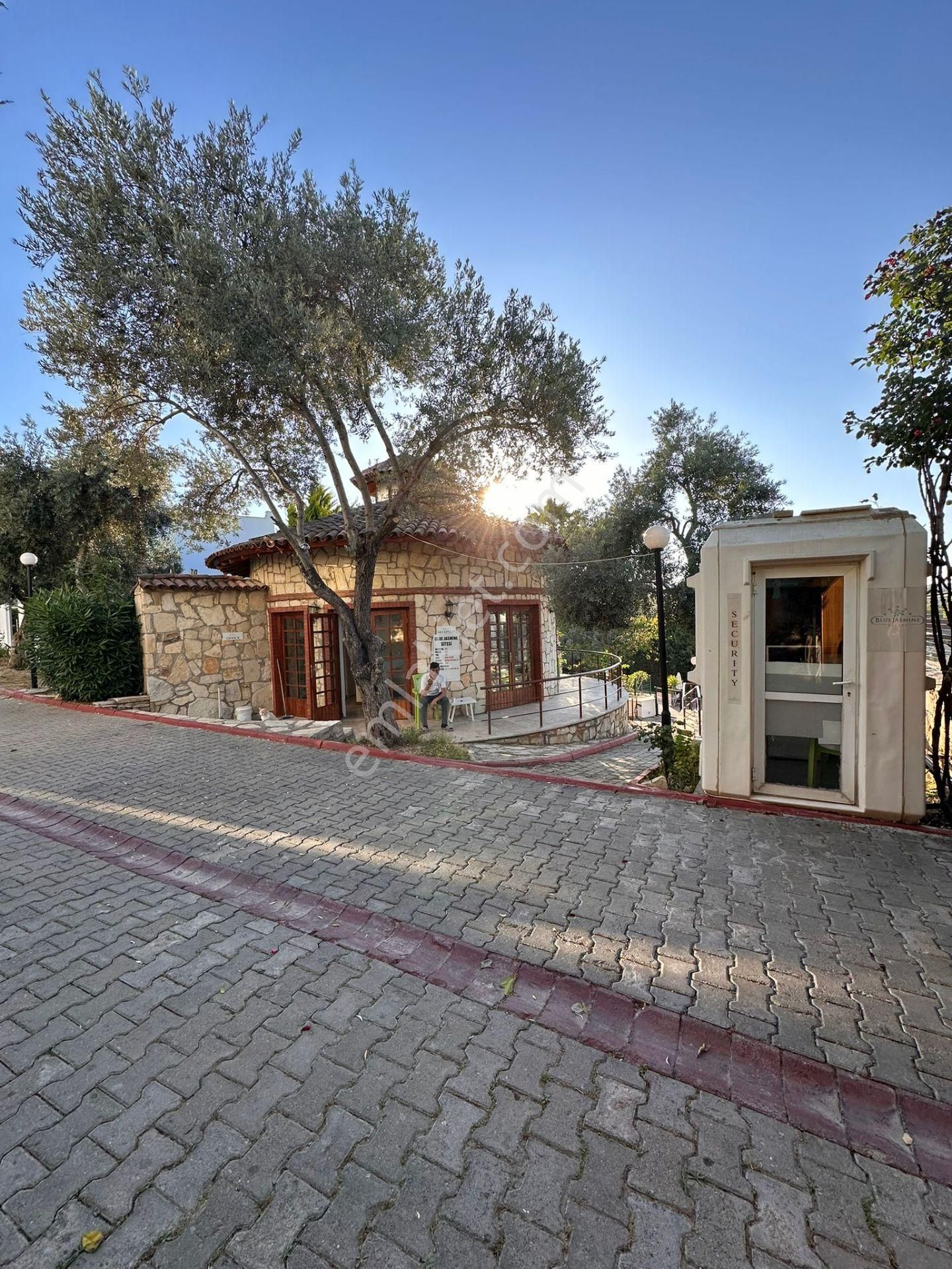 Denize 200 Metre Tek Müstakil 3+1 Villa... - Görsel 7