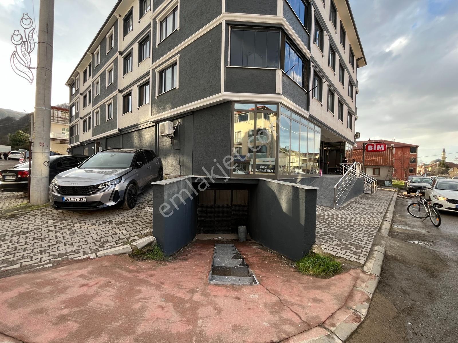 Ruşen Aydın Gyd'dan Kaynaşlı Merkezde Satılık İşyeri Ve Deposu - Görsel 26