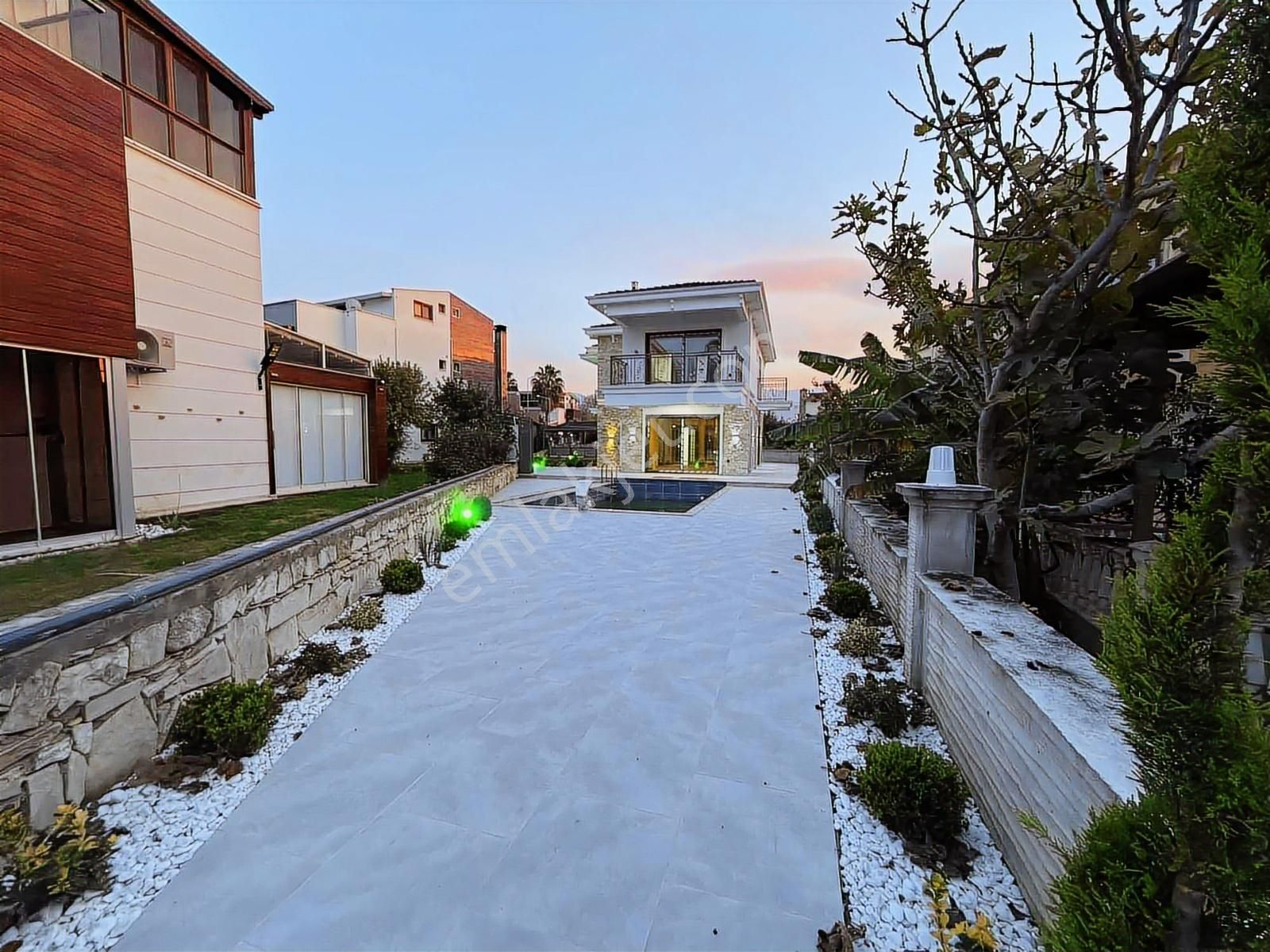 Davutlar**denize Yakın** 550 M2 Arsada Satılık Özel 5+1 Villa - Görsel 22