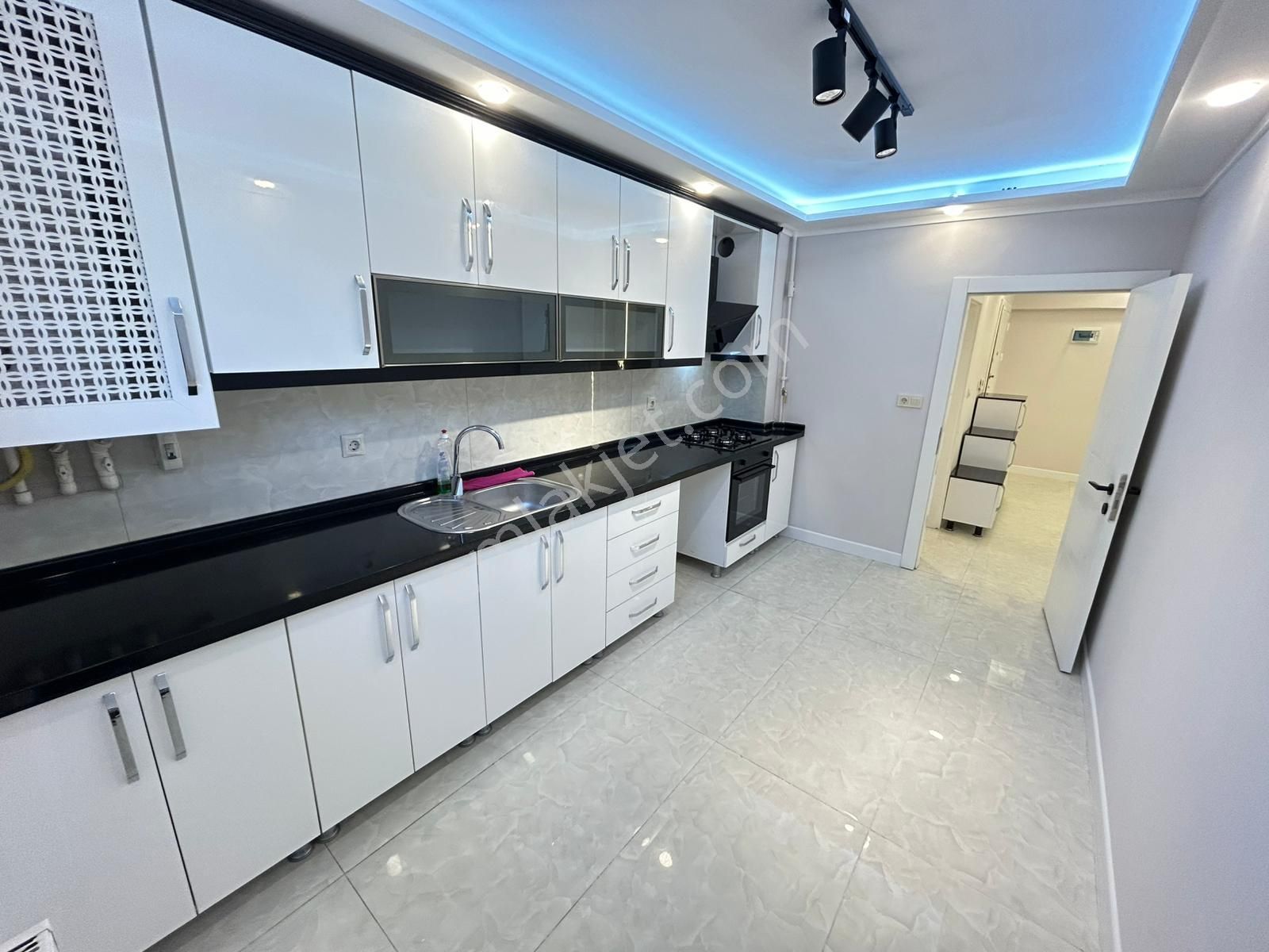 Taner'den Dikmen Sokullu'da 3+1+kiler Süper Lüks Giriş Kat - Görsel 6