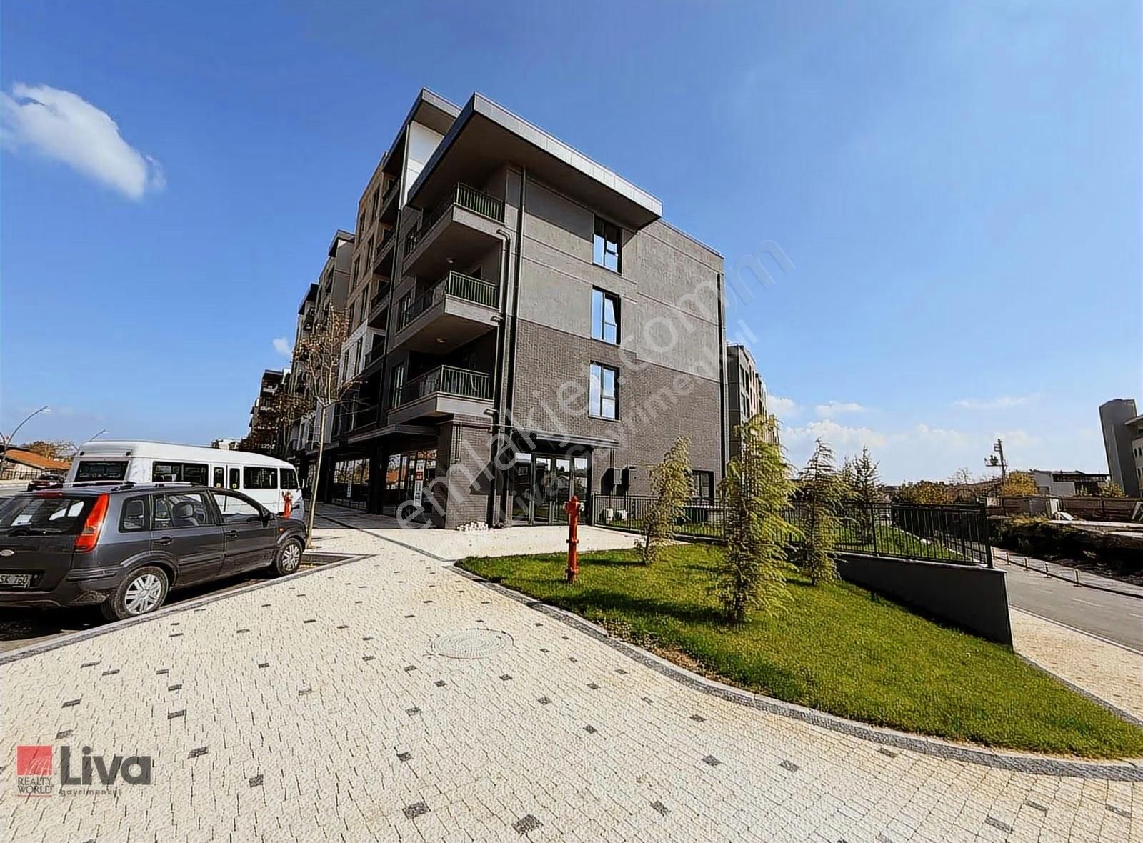 Rw Liva'dan Emlakkonut'da Ebeveyn Banyolu 3+1 Kiralık Daire - Görsel 24