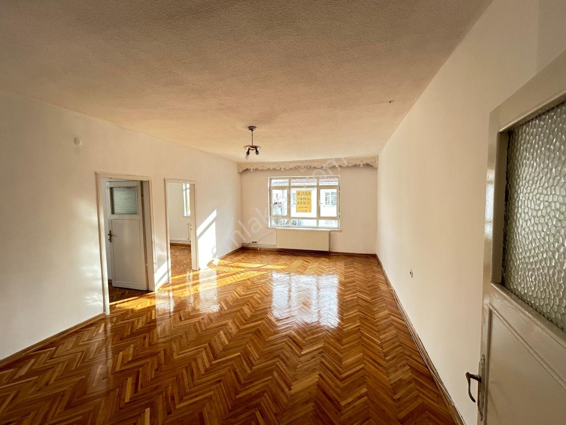 Taner'den Dikmen Sokullu'da 3+1 Kombili Güney Doğu Üst Kat Ön Cephe - Görsel 22