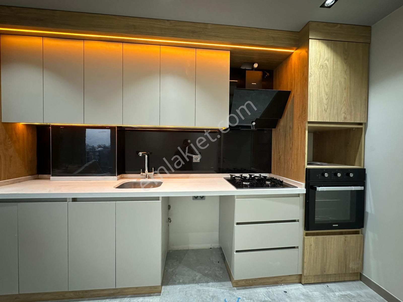 Ayanoğlu'nda 2+1 Tramvay Yakını Yol Cephe Lüks Satılık Daireler