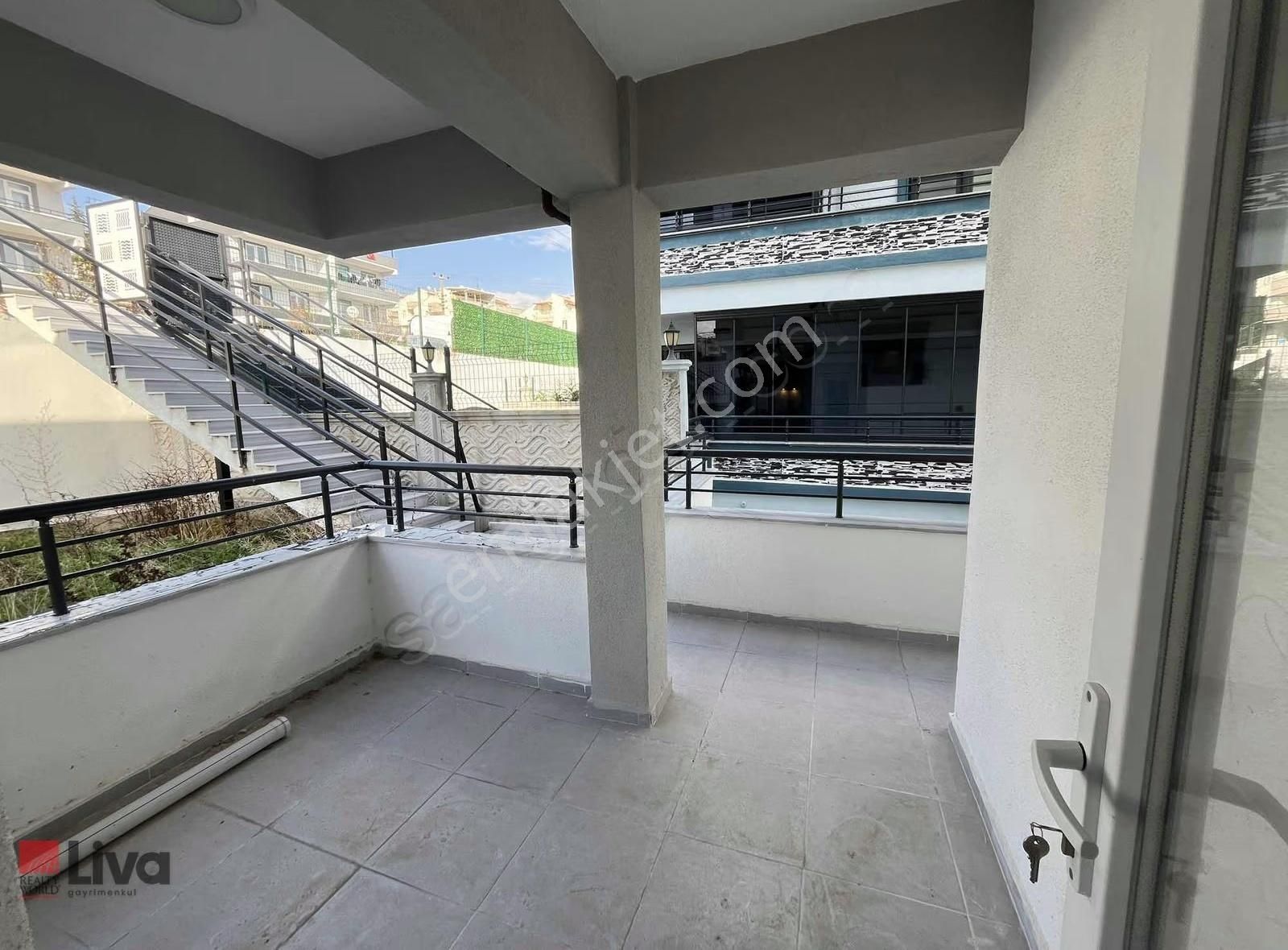 Liva'dan Kuvayi Milliye Mahallesinde 6+1 Satılık Villa - Görsel 16
