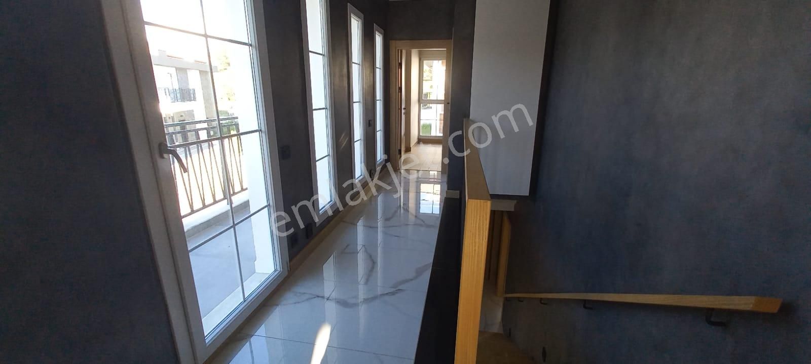 Havuzlu Ve Güvenlikli Sitede Denize 500 Metre Villa - Görsel 18