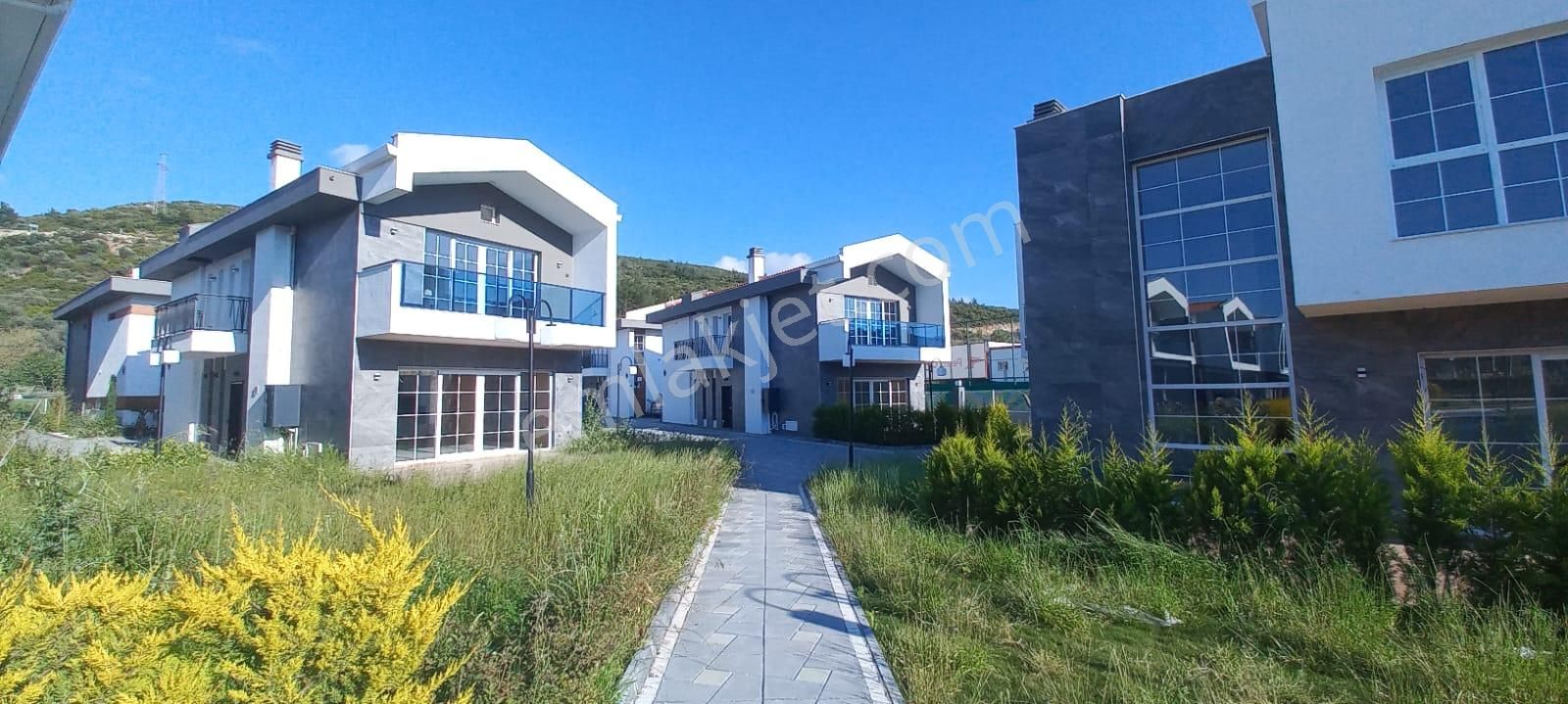 Havuzlu Ve Güvenlikli Sitede Denize 500 Metre Villa