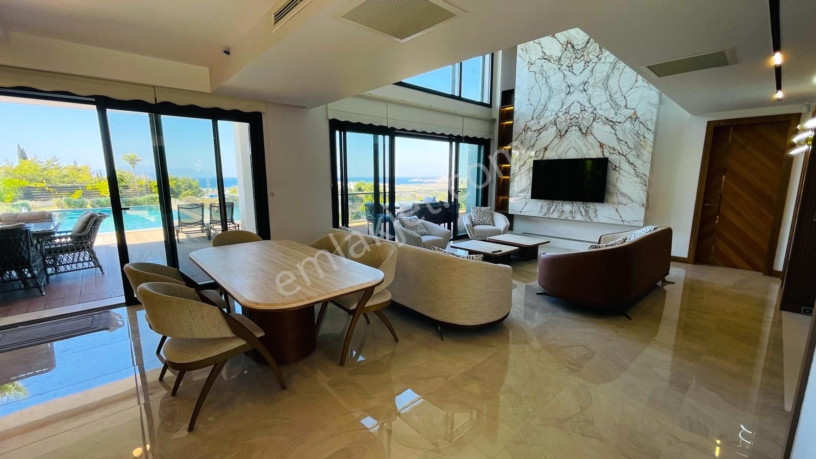 Kuşadasında 1 Dönüm Arazide Asansörlü Lüks Satılık Villa - Görsel 17