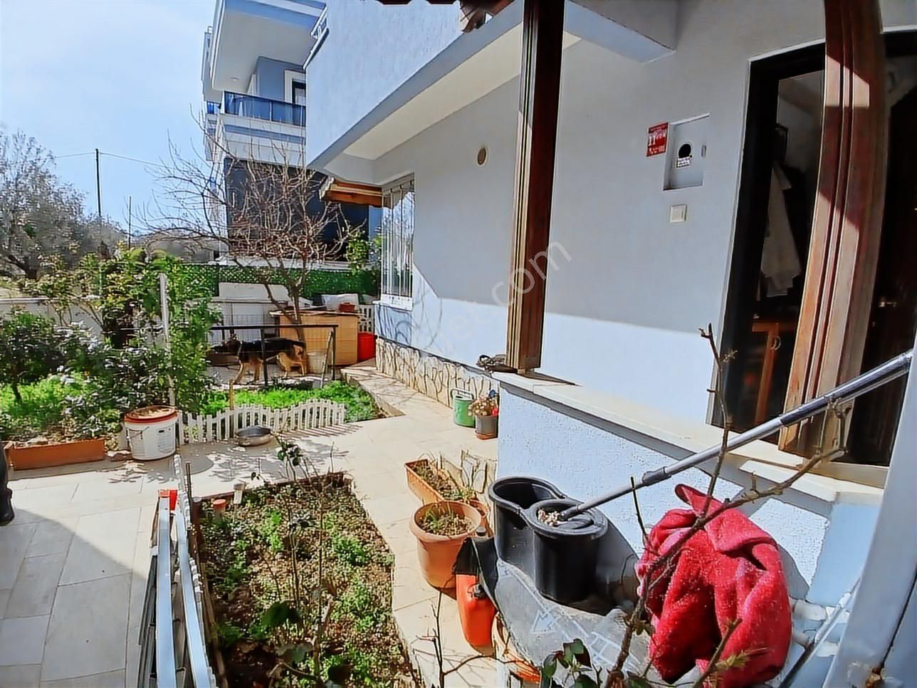 Akçay Cemil Temel'de 3+1 Tripleks Masrafsız Villa - Görsel 3