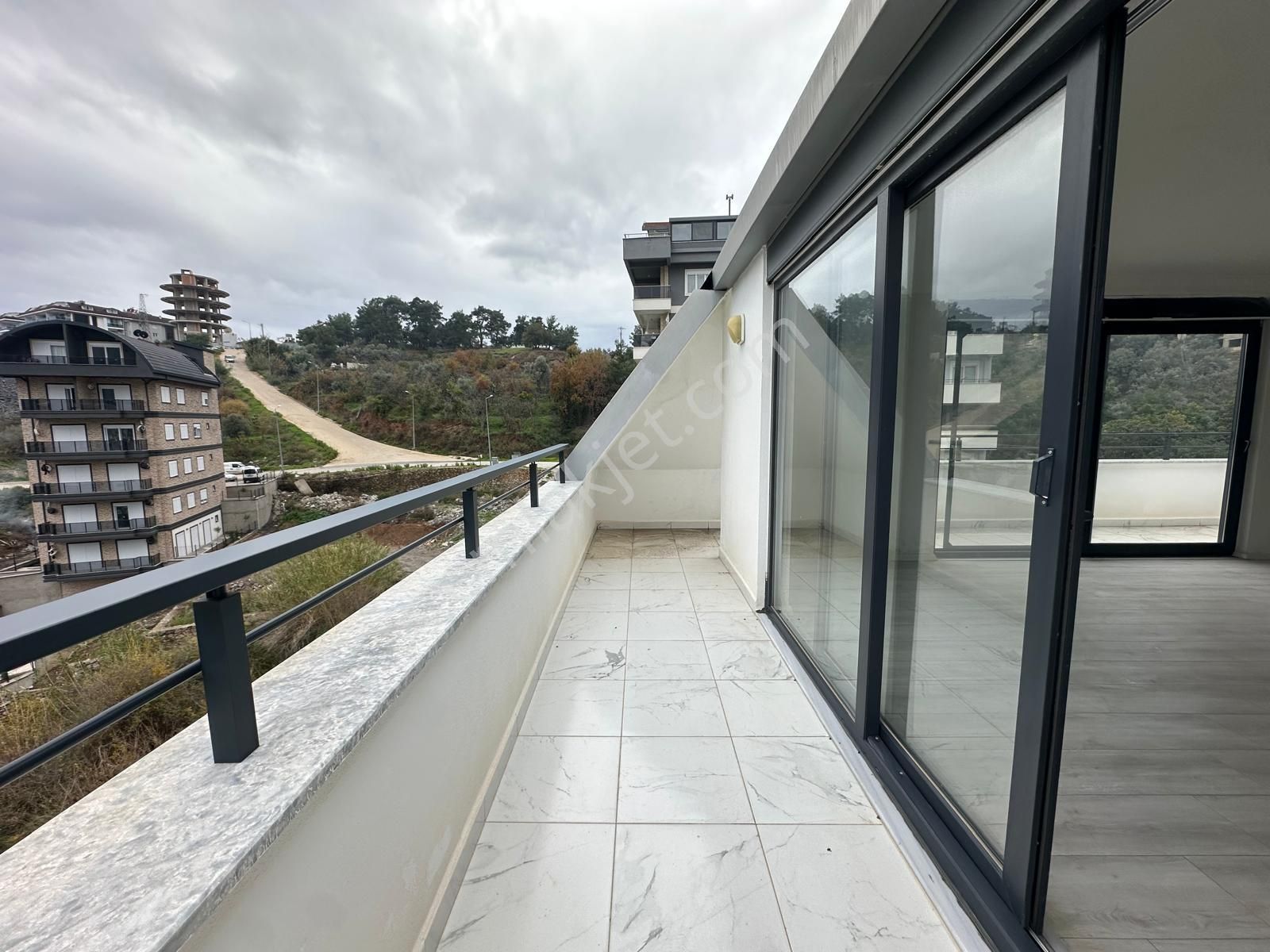 Alanya Çıplaklı'da Satılık 3+1 Ayrı Mutfak 170m2 Sıfır Dubleks Daire - Görsel 13