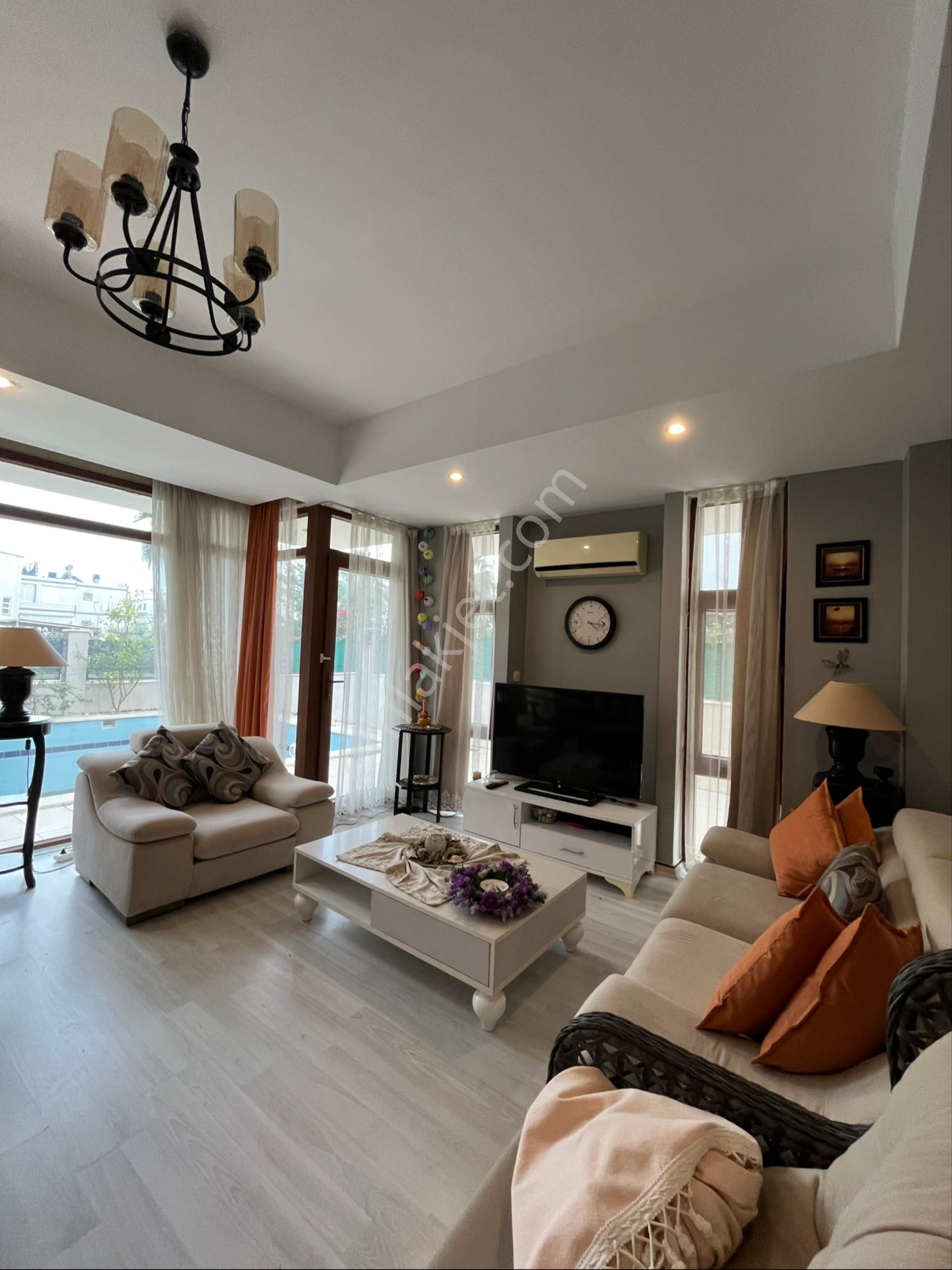 Antalya Serik Belek'te Denize Yakın Lux Satılık Triplex Villa