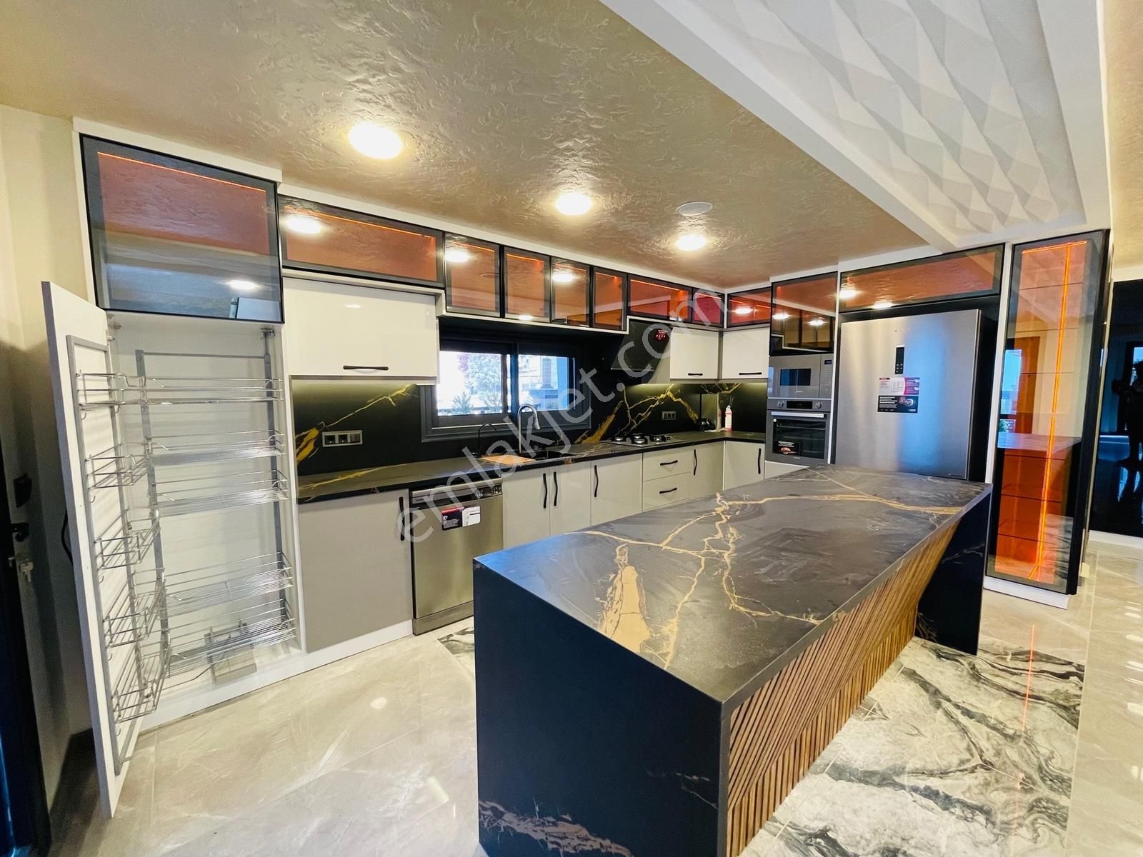 Geceyi Aydınlatan Satılık Villa - Görsel 19