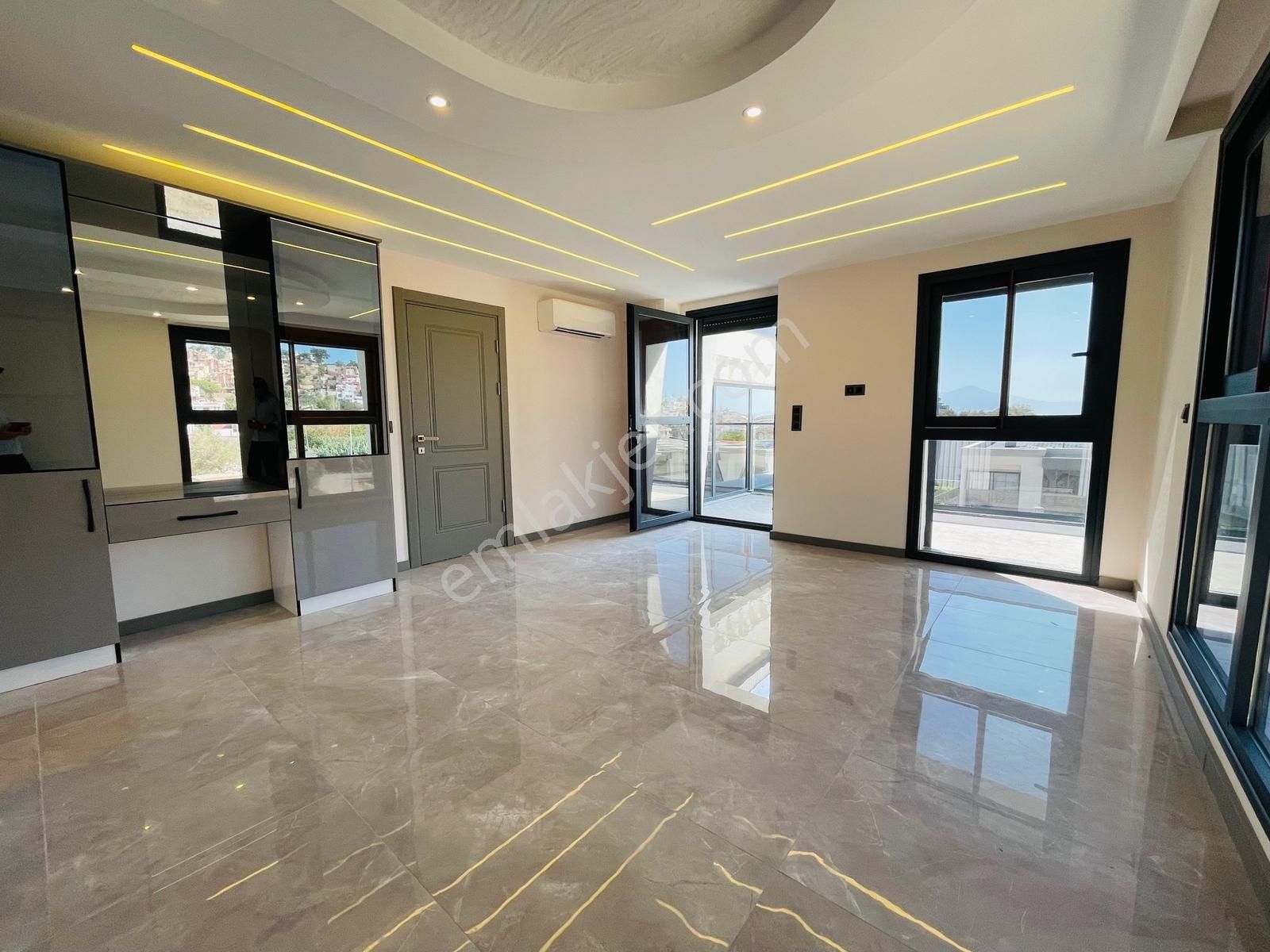 Geceyi Aydınlatan Satılık Villa - Görsel 35