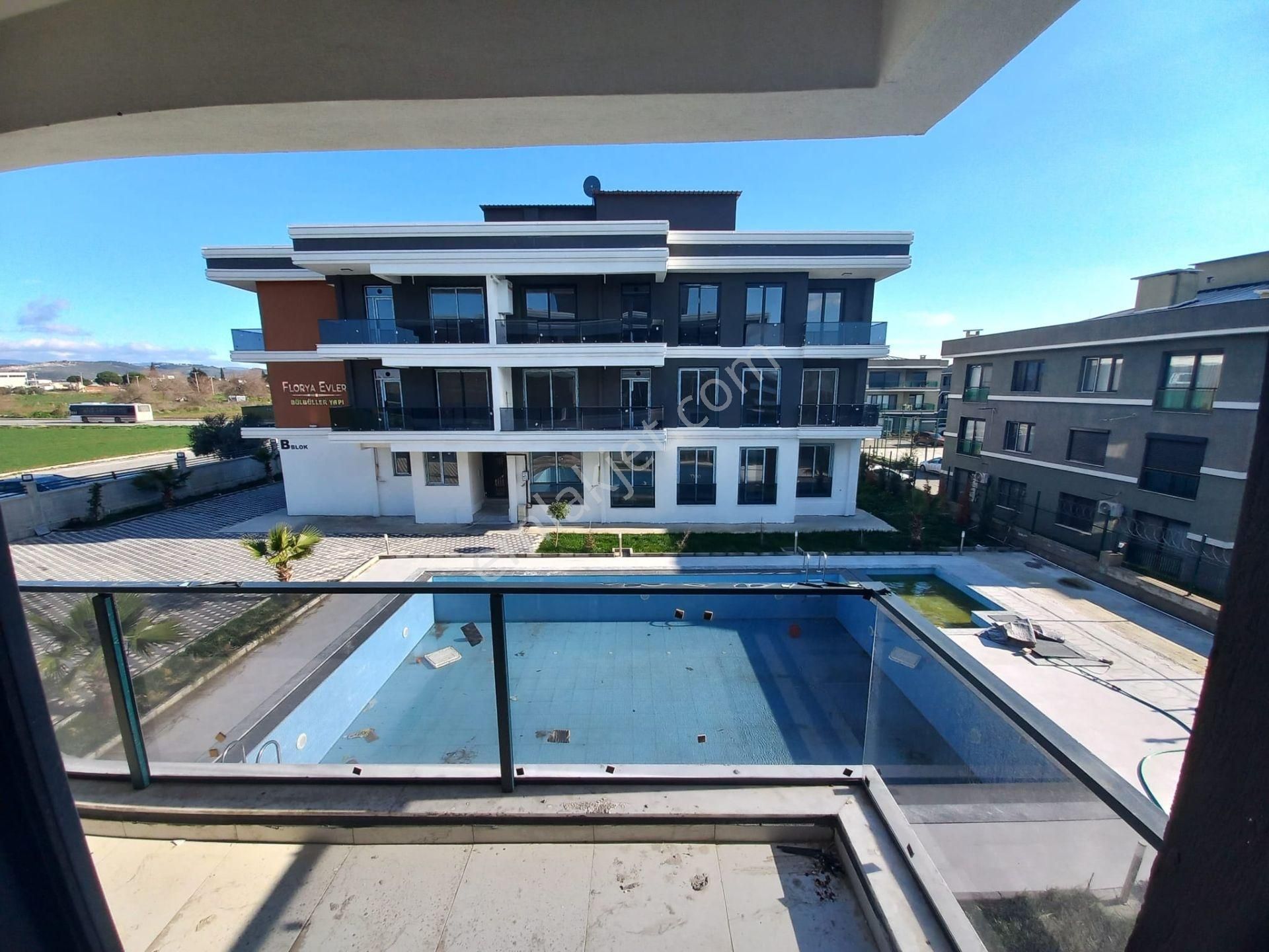 Turpa Lotustan Bahçelievler Florya Sitesinde Satılık Fırsat Daireler - Görsel 13