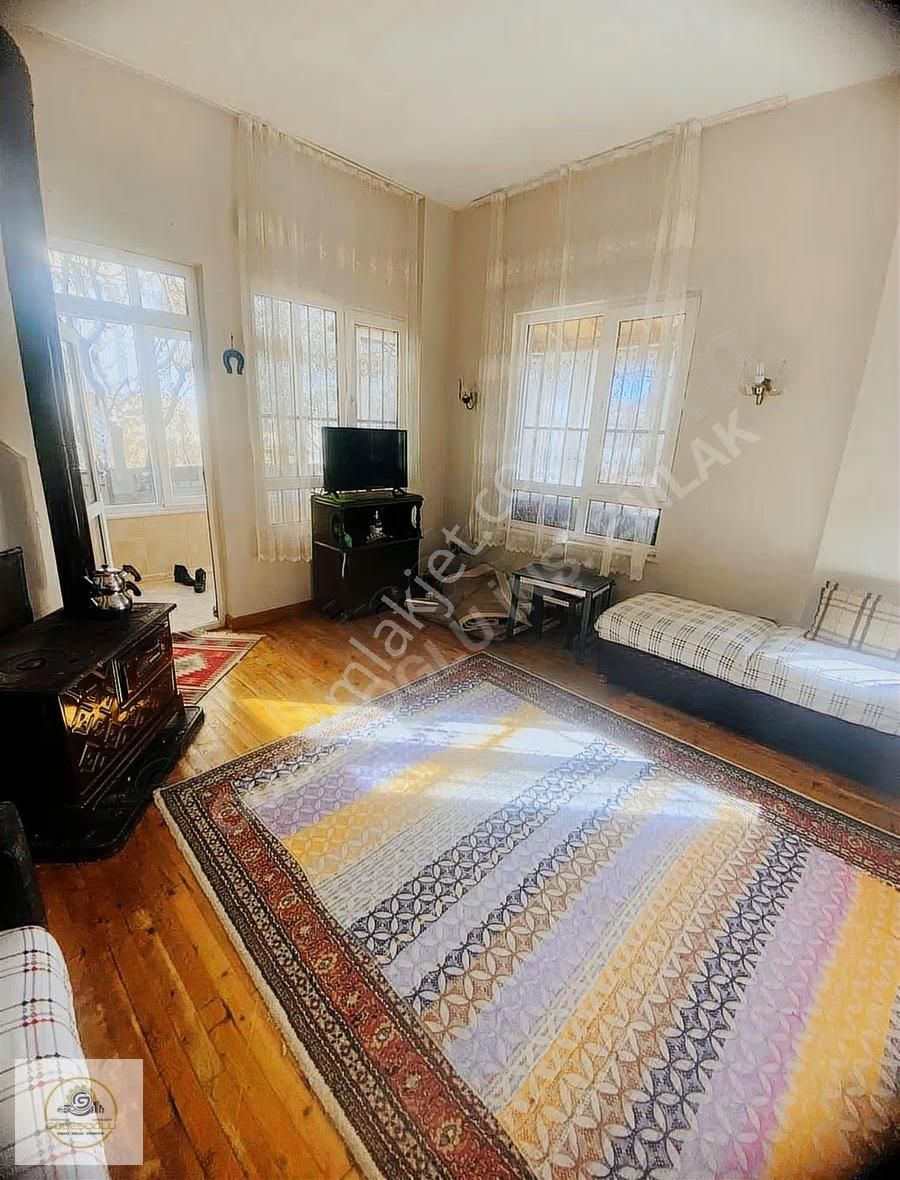 Uzunoluk Özgen Sitesinde Merkezde Bahçeli Müstakil Villa - Görsel 8