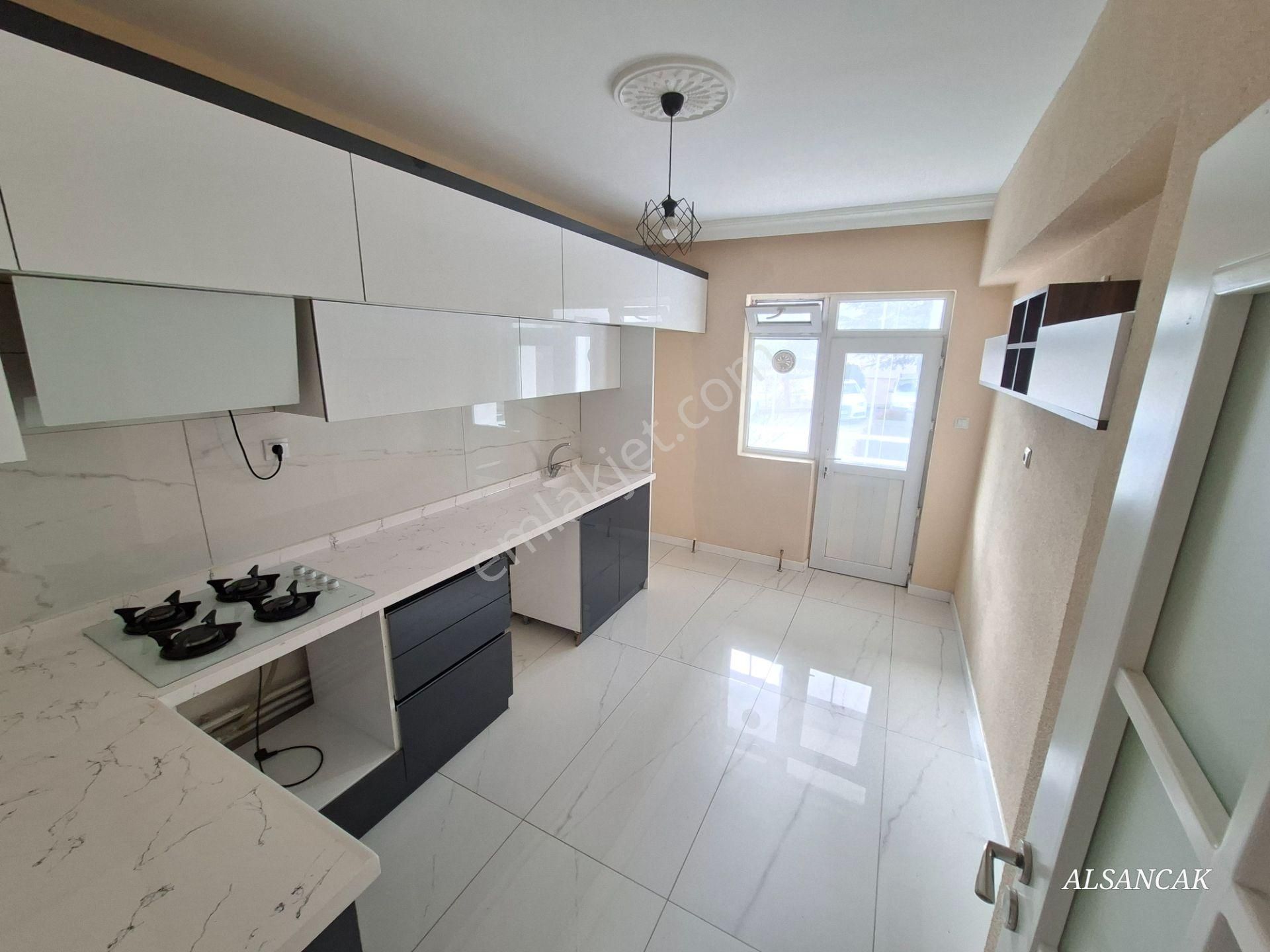 Ahi Mesut Mahallesinde Sitede 3+1 Krediye Uygun Geniş Yapılı Daire 2 Banyolu Kilerli - Görsel 9