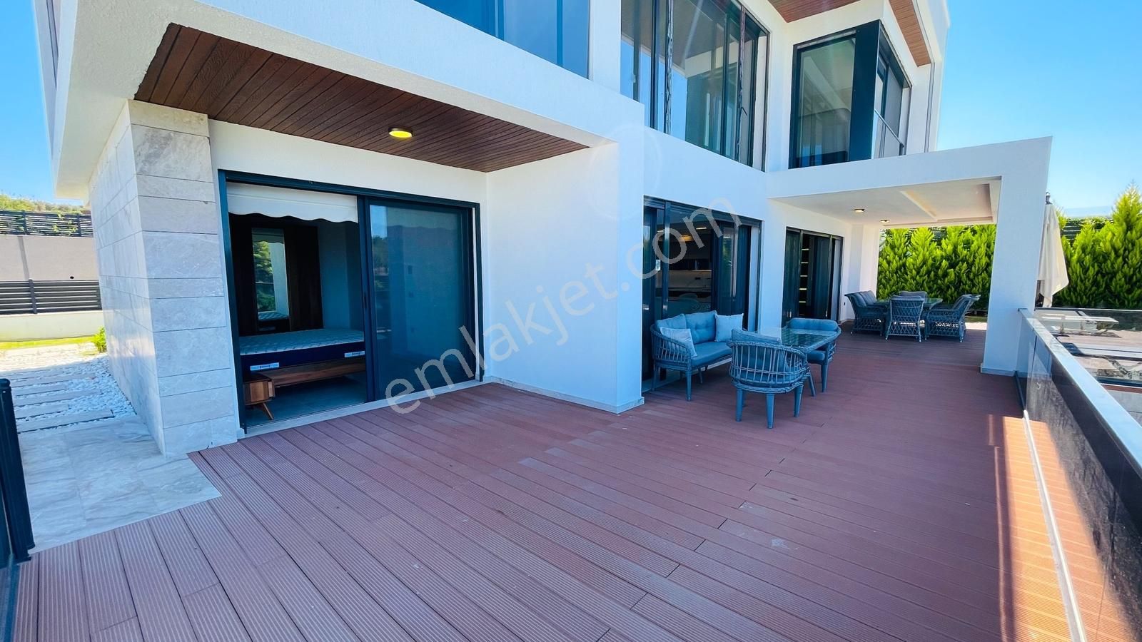 Kuşadasında 1 Dönüm Arazide Asansörlü Lüks Satılık Villa - Görsel 10