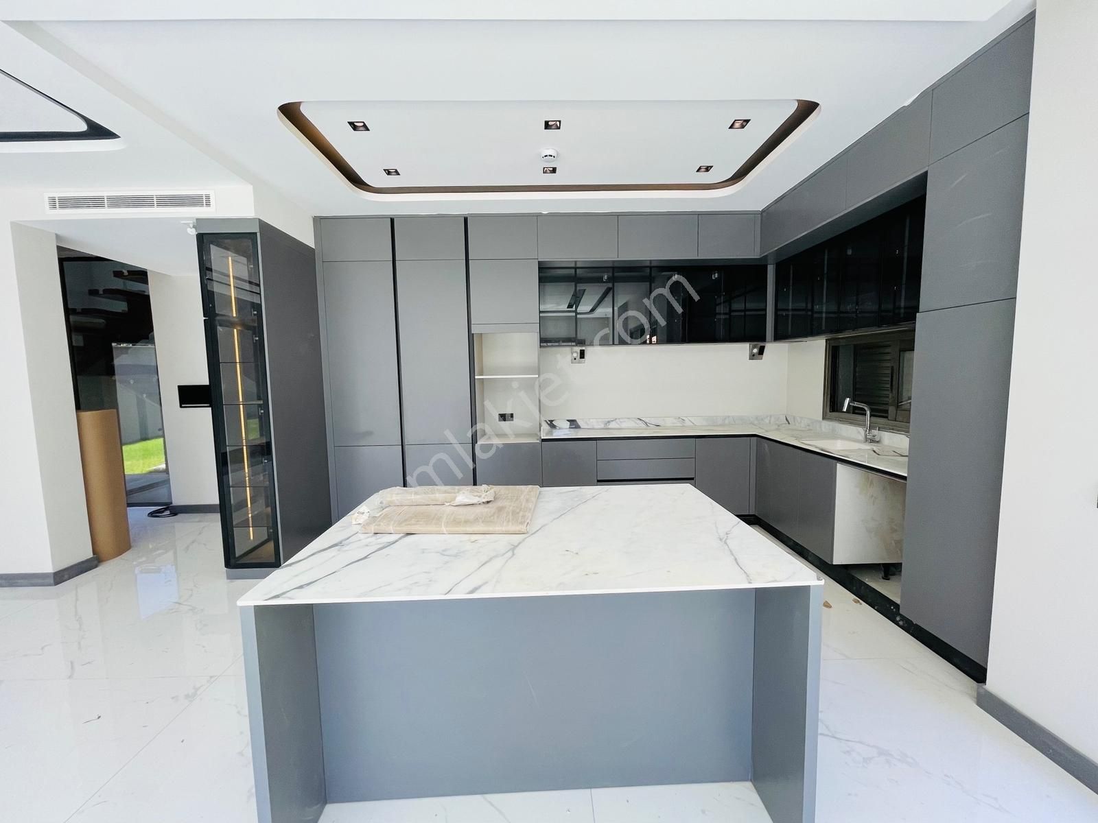 Plaja Sadece 250 Metre Köşe Konum! Satılık Müstakil Lüks Villa - Görsel 28