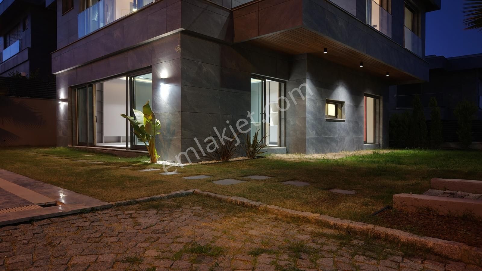 Plaja Sadece 250 Metre Köşe Konum! Satılık Müstakil Lüks Villa - Görsel 34