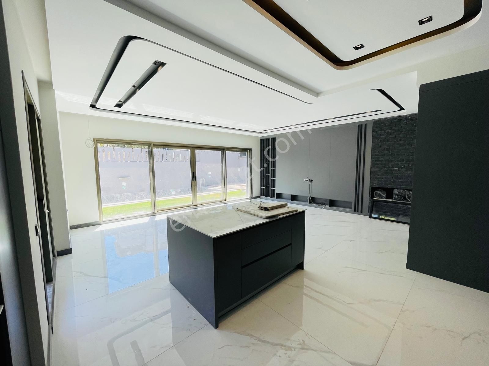 Plaja Sadece 250 Metre Köşe Konum! Satılık Müstakil Lüks Villa - Görsel 10