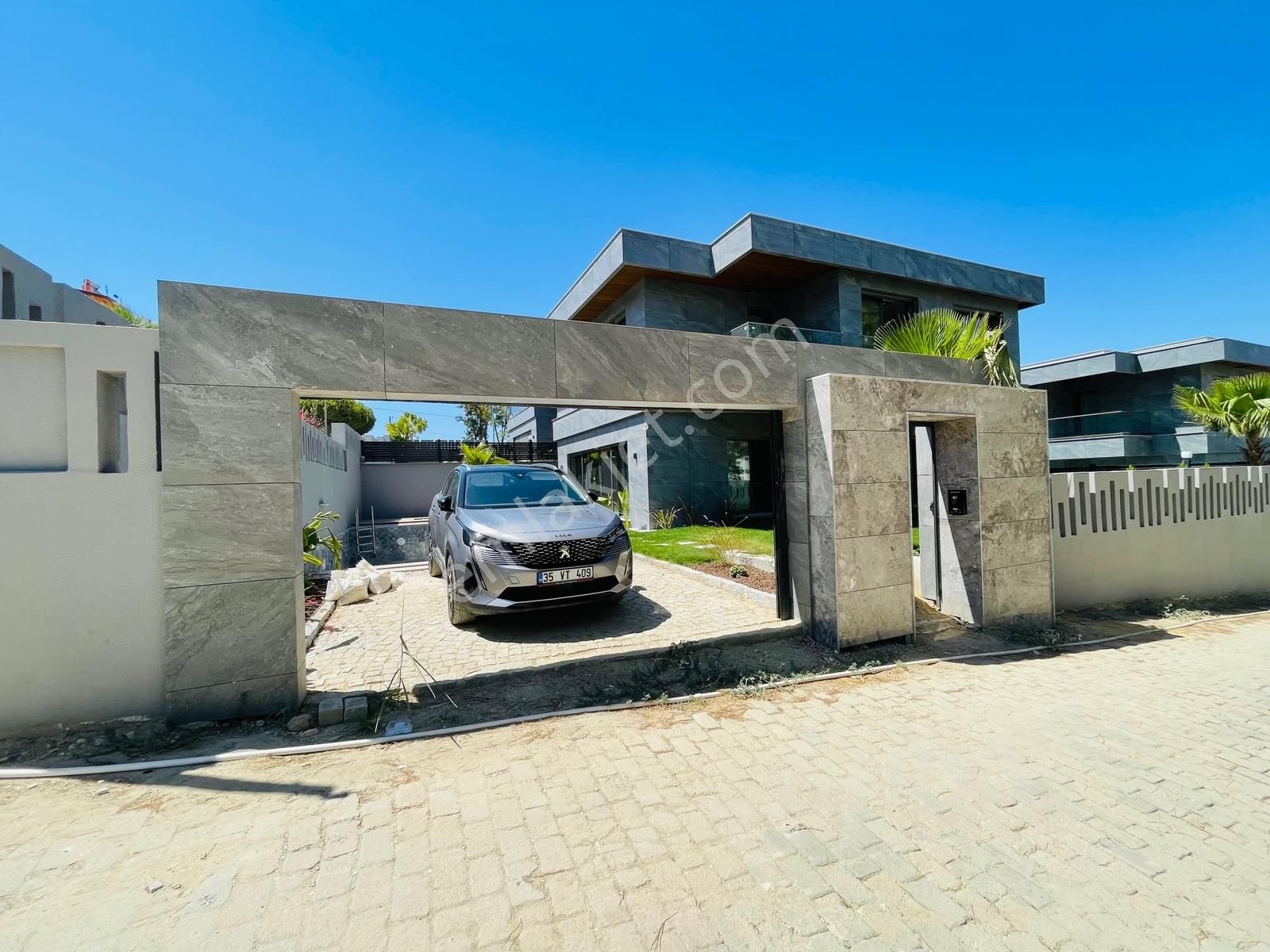 Plaja Sadece 250 Metre Köşe Konum! Satılık Müstakil Lüks Villa - Görsel 15