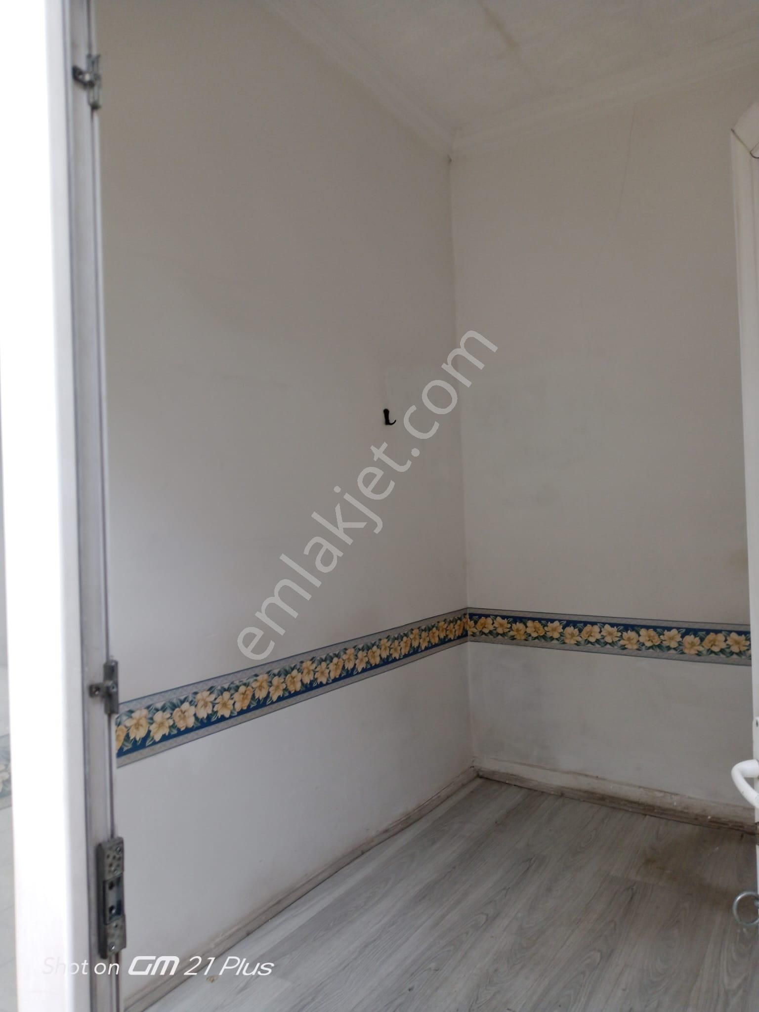 Saat Kulesi Yanı Arastada Kiralık Dükkan - Görsel 6