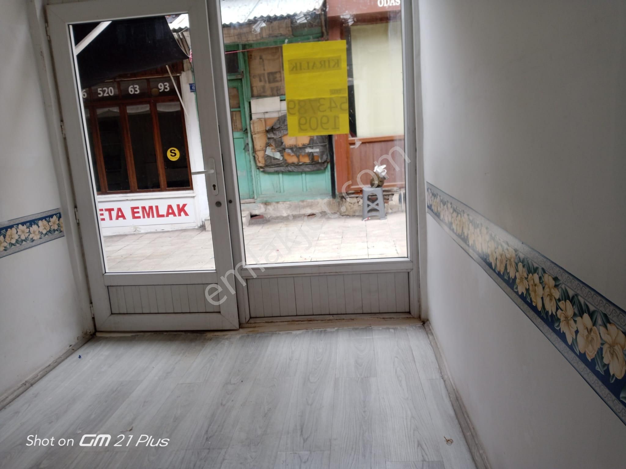 Saat Kulesi Yanı Arastada Kiralık Dükkan - Görsel 2
