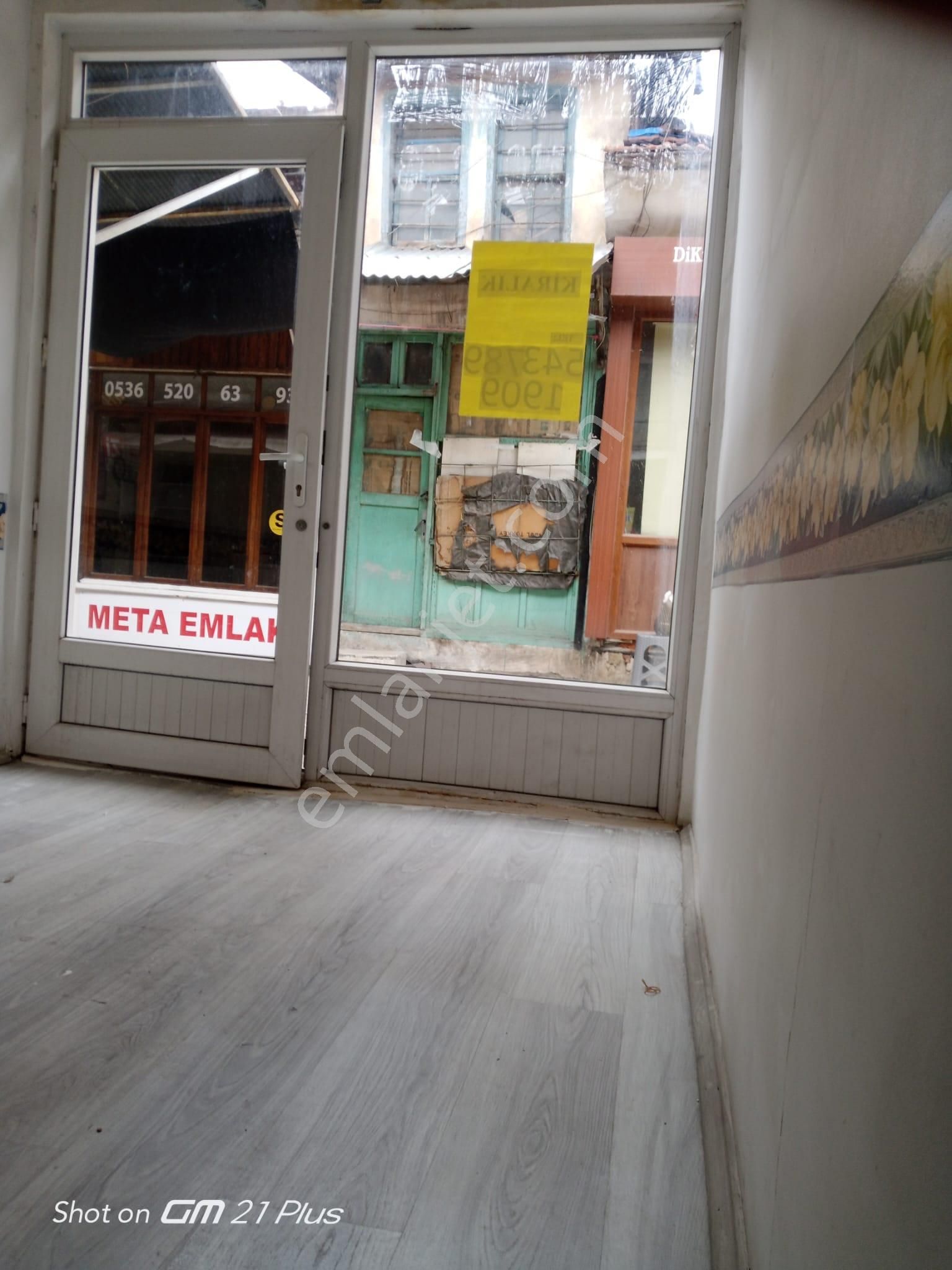 Saat Kulesi Yanı Arastada Kiralık Dükkan - Görsel 4