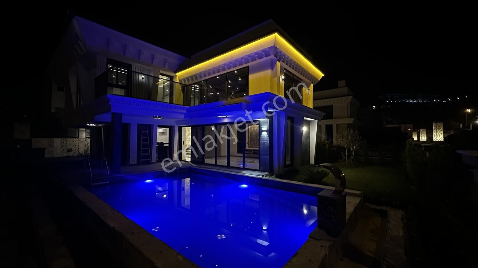 Geceyi Aydınlatan Satılık Villa - Görsel 5