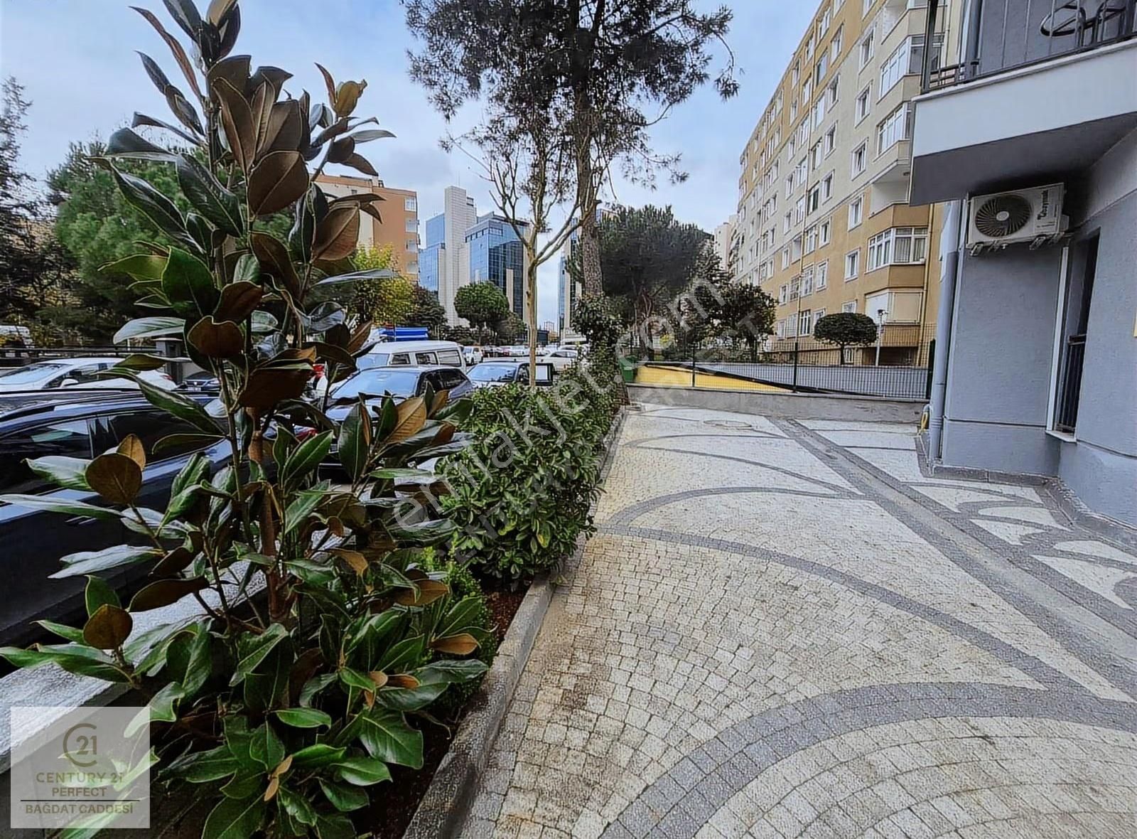 Kozyatağı Merkezi Konumda Satılık Sıfır 3+1 Daire - Görsel 5