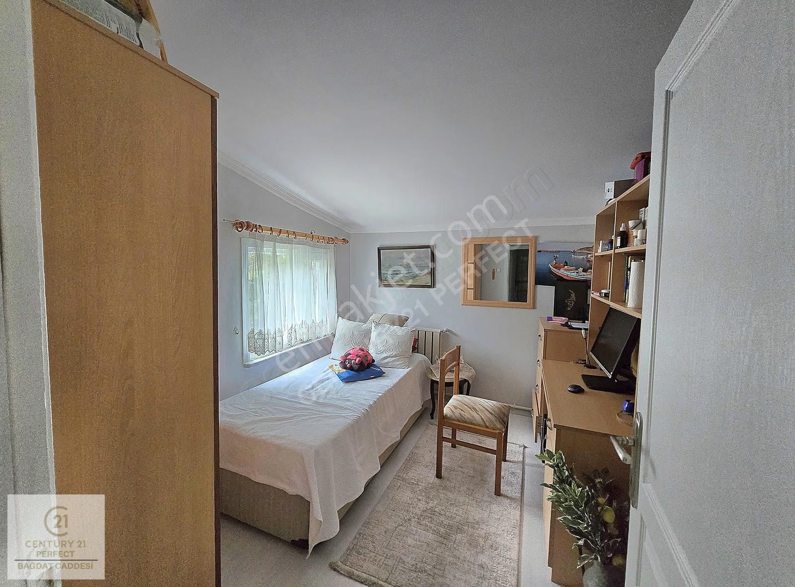 Site İçerisinde Doğa Manzaralı Havuzlu Bahçeli Bakımlı Villa - Görsel 23