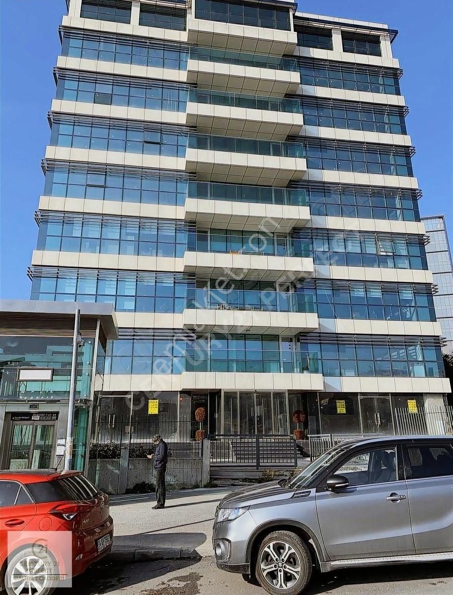 Maltepe Metrosu Yanında, Sıfır, 300m2 Bürüt, K.otoparklı,kiralık