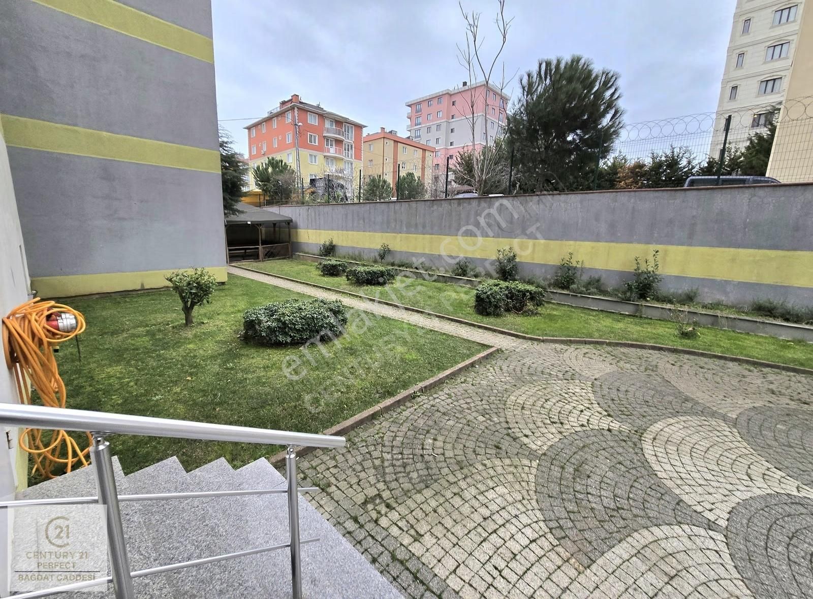 Şerifali Bölgesinde Yüksek Katta Manzaralı 2+1 Balkonlu Daire - Görsel 16