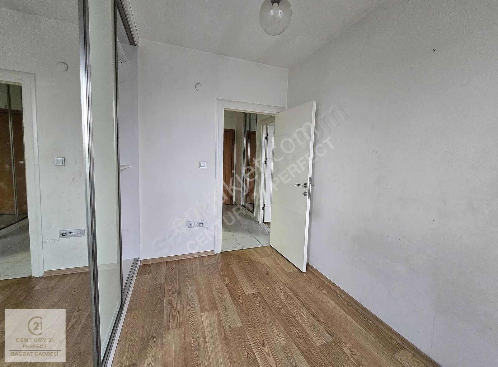 Şerifali Bölgesinde Yüksek Katta Manzaralı 2+1 Balkonlu Daire - Görsel 24