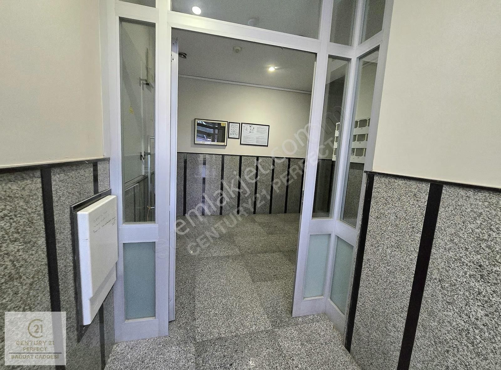 Şerifali Bölgesinde Yüksek Katta Manzaralı 2+1 Balkonlu Daire - Görsel 21