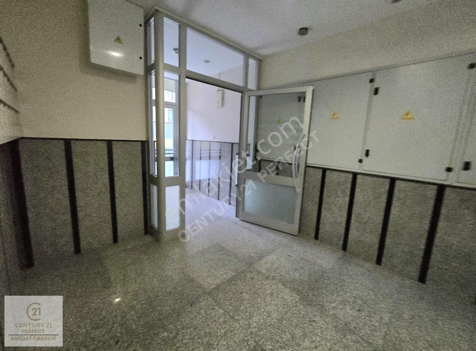 Şerifali Bölgesinde Yüksek Katta Manzaralı 2+1 Balkonlu Daire - Görsel 31