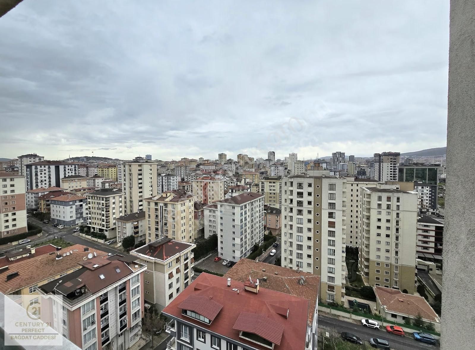 Şerifali Bölgesinde Yüksek Katta Manzaralı 2+1 Balkonlu Daire - Görsel 7