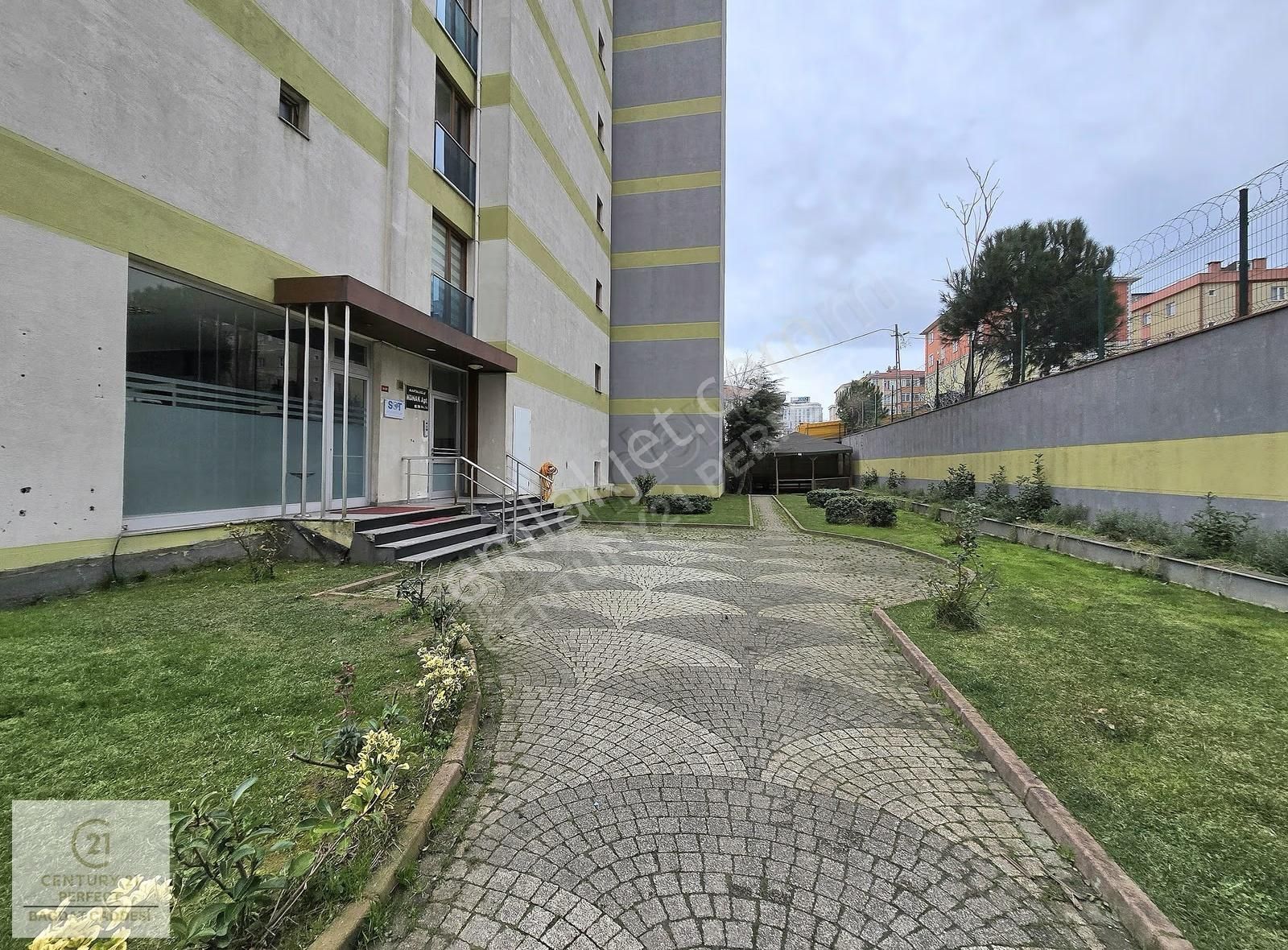 Şerifali Bölgesinde Yüksek Katta Manzaralı 2+1 Balkonlu Daire - Görsel 18