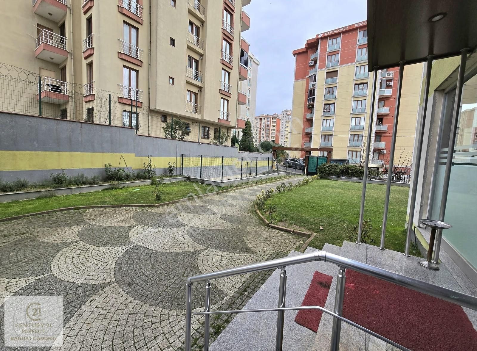 Şerifali Bölgesinde Yüksek Katta Manzaralı 2+1 Balkonlu Daire - Görsel 19