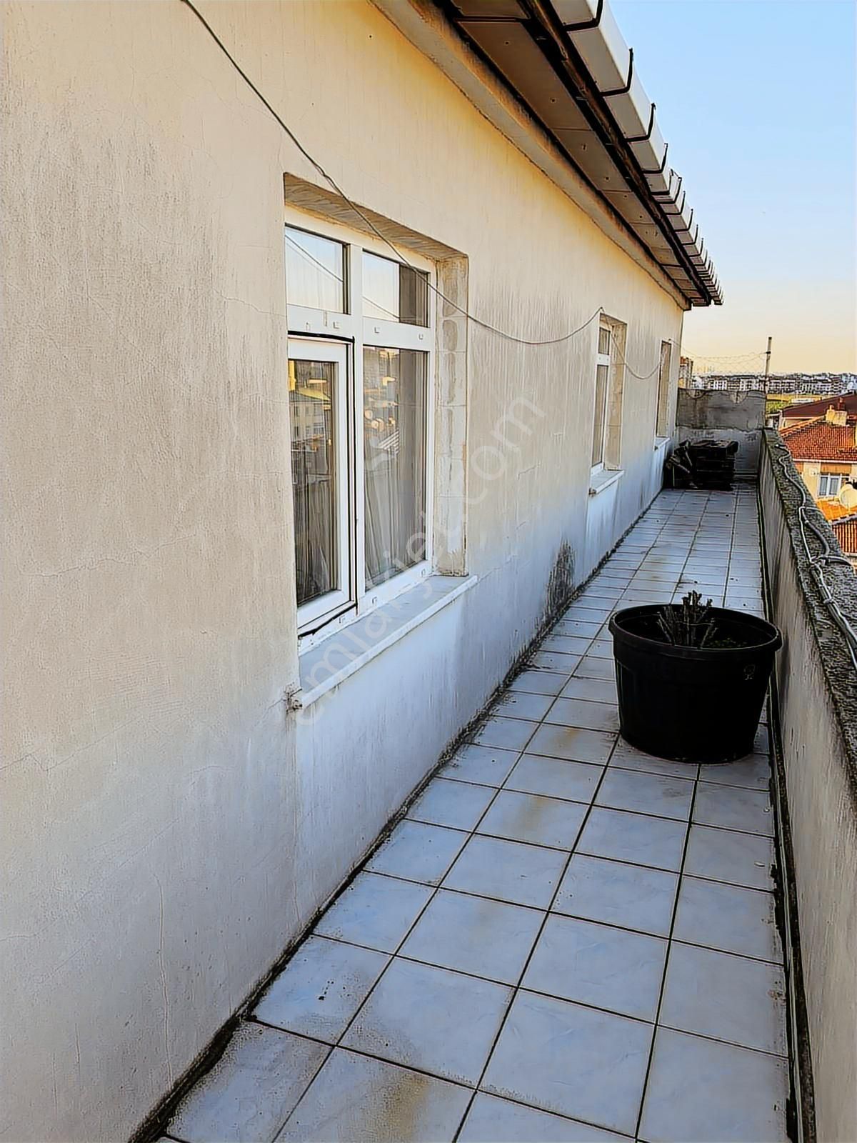 Kanarya Üst Bölge'de Güney Cephe, Teraslı 2+1 Satılık Daire - Görsel 3