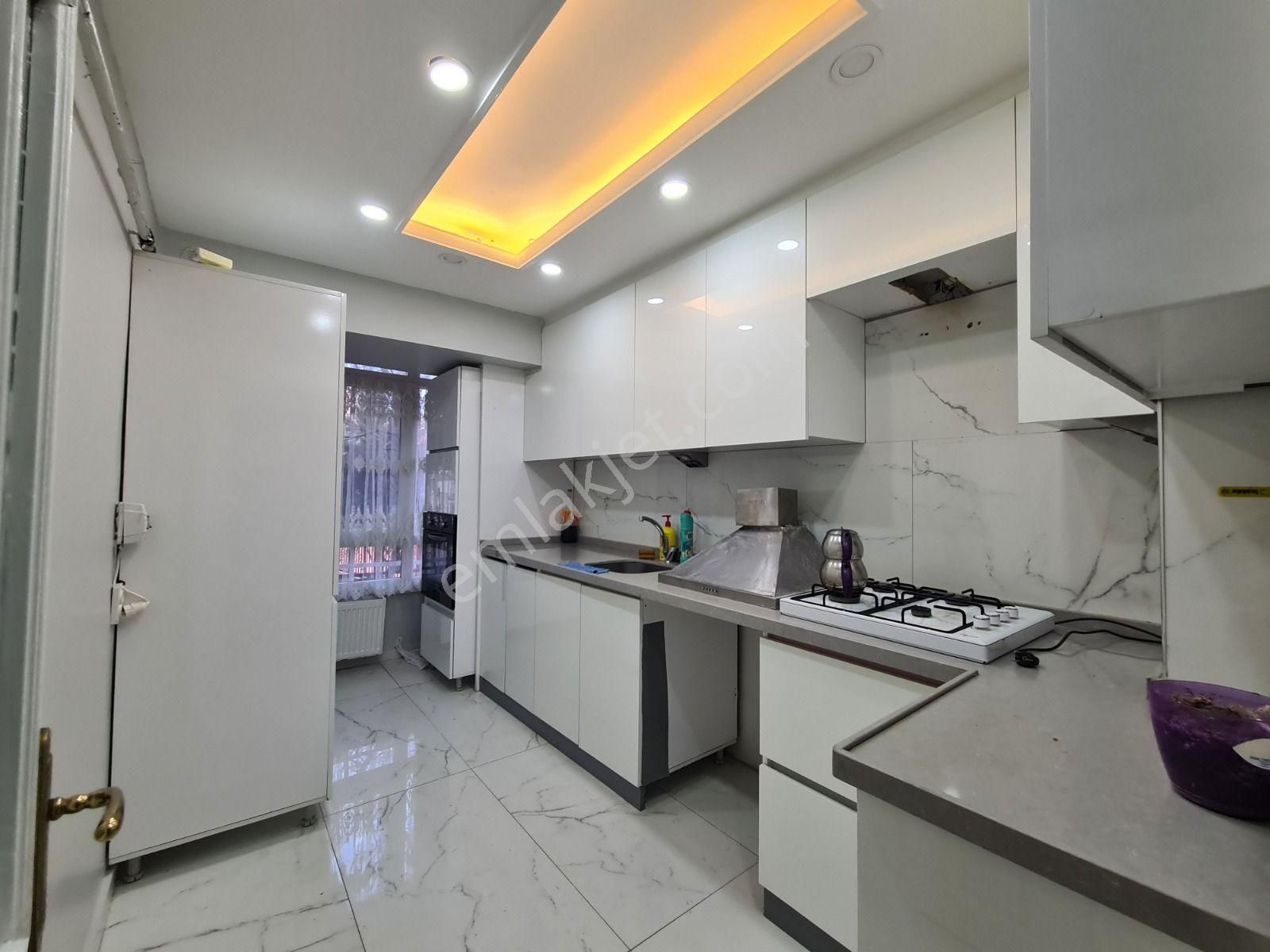 Özlem Cad. & Selim Cad. Arasında Yapılı Kat Konumlu Kiralık 3+1