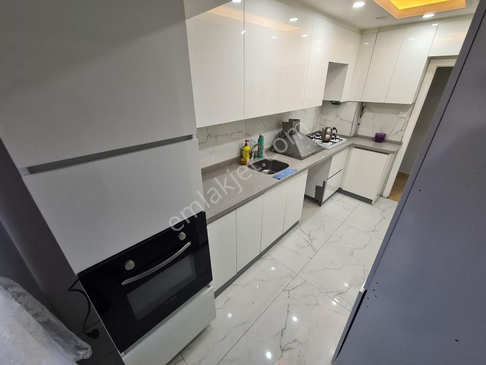 Özlem Cad. & Selim Cad. Arasında Yapılı Kat Konumlu Kiralık 3+1 - Görsel 3