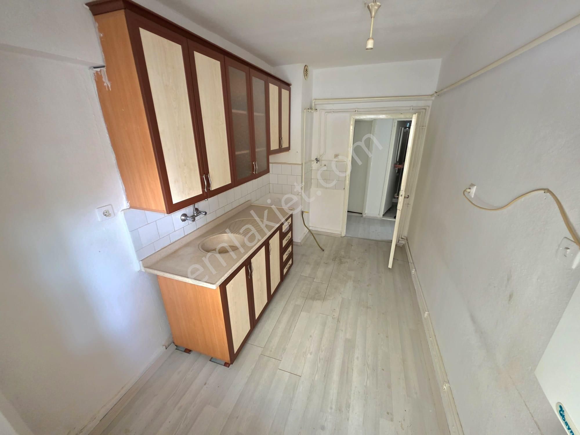 İnce Emlak! Tan Büyük Kayaş' Ta Tren İstasyon Dibi Ara Kat Güney Cephe 3+1 Daire - Görsel 8