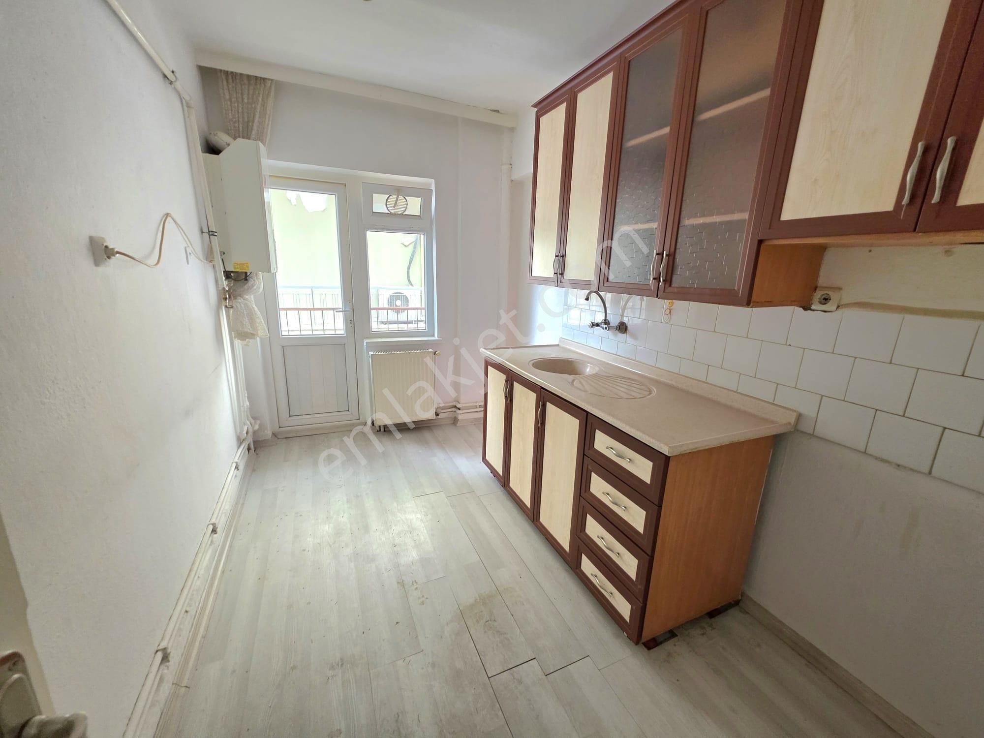 İnce Emlak! Tan Büyük Kayaş' Ta Tren İstasyon Dibi Ara Kat Güney Cephe 3+1 Daire - Görsel 4