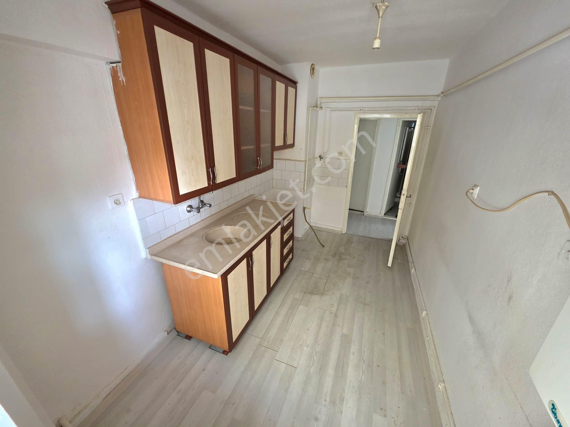 İnce Emlak! Tan Büyük Kayaş' Ta Tren İstasyon Dibi Ara Kat Güney Cephe 3+1 Daire - Görsel 3