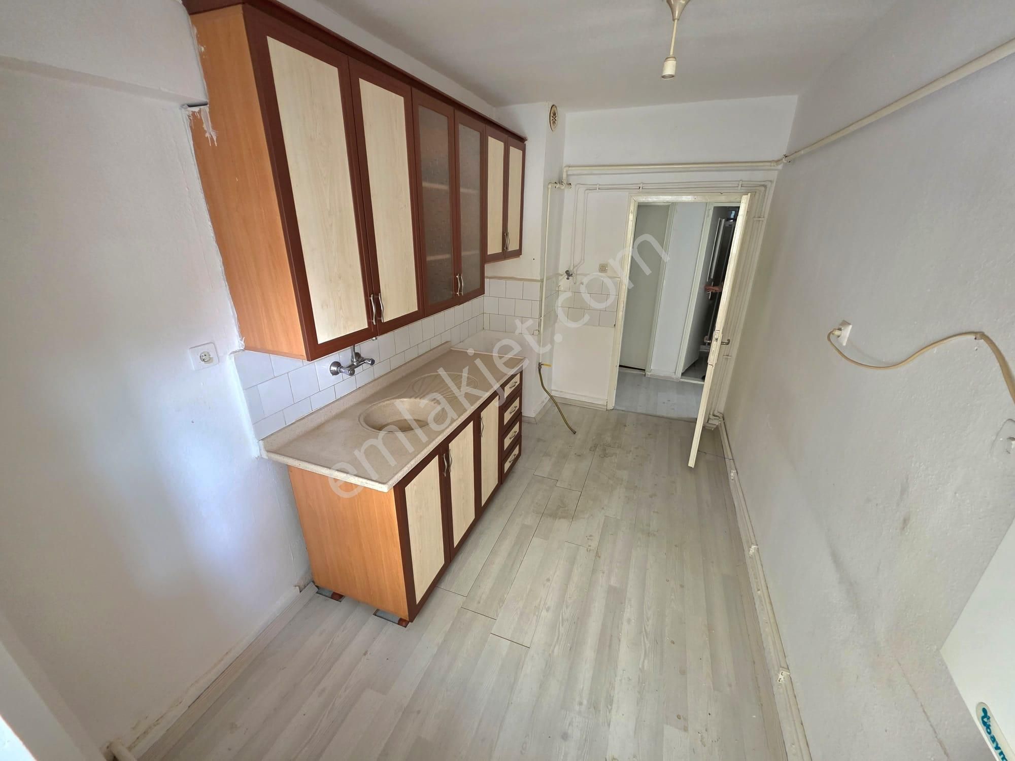 İnce Emlak! Tan Büyük Kayaş' Ta Tren İstasyon Dibi Ara Kat Güney Cephe 3+1 Daire - Görsel 2