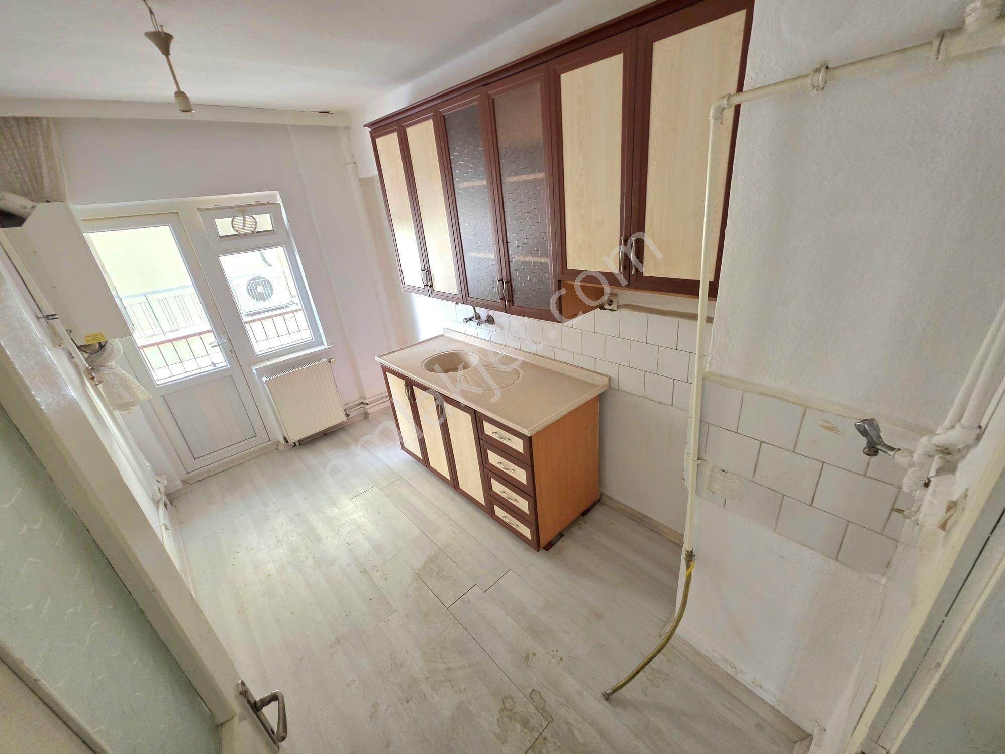 İnce Emlak! Tan Büyük Kayaş' Ta Tren İstasyon Dibi Ara Kat Güney Cephe 3+1 Daire - Görsel 6