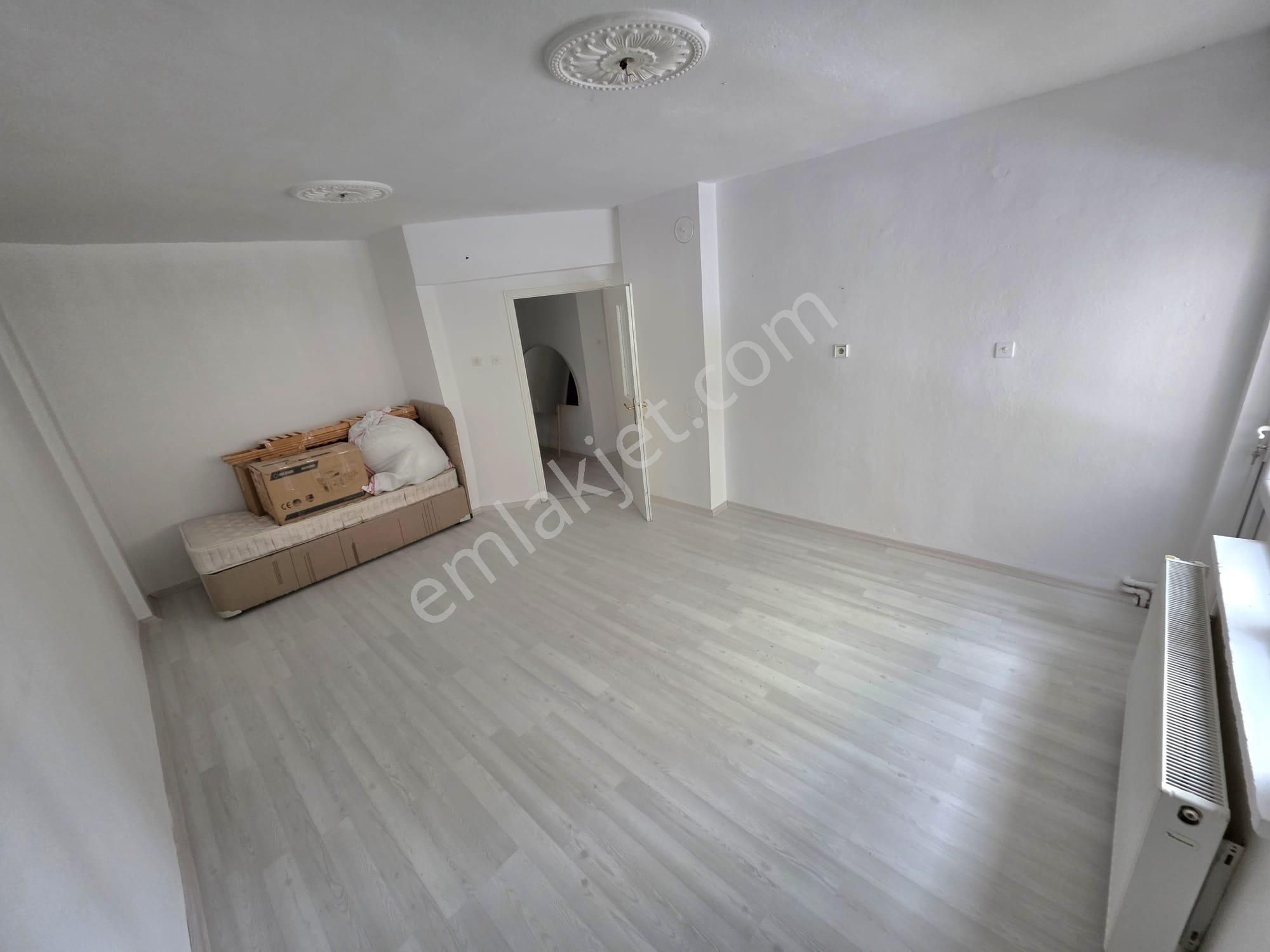 İnce Emlak! Tan Büyük Kayaş' Ta Tren İstasyon Dibi Ara Kat Güney Cephe 3+1 Daire - Görsel 9